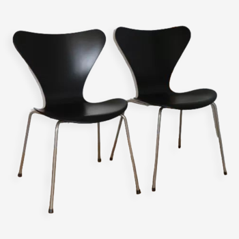 2 chairs 3107 by Arne Jacobsen for Fritz Hansen 1950