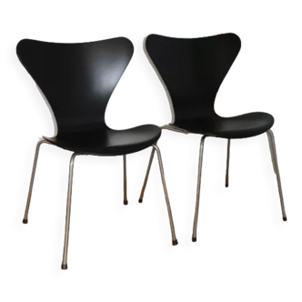2 chairs 3107 by Arne Jacobsen for Fritz Hansen 1950