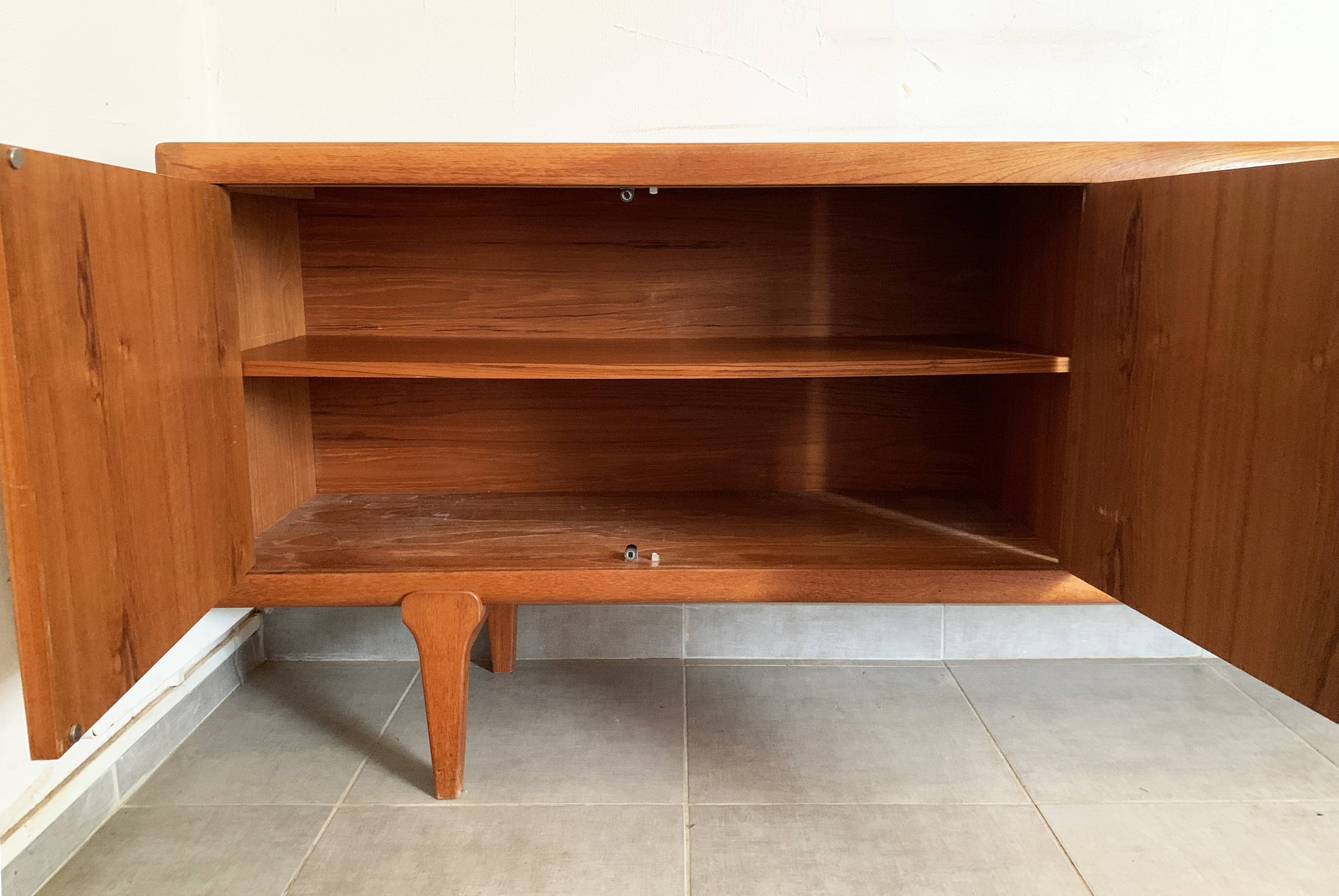 Large Danish vintage row in blond teak from the 60s