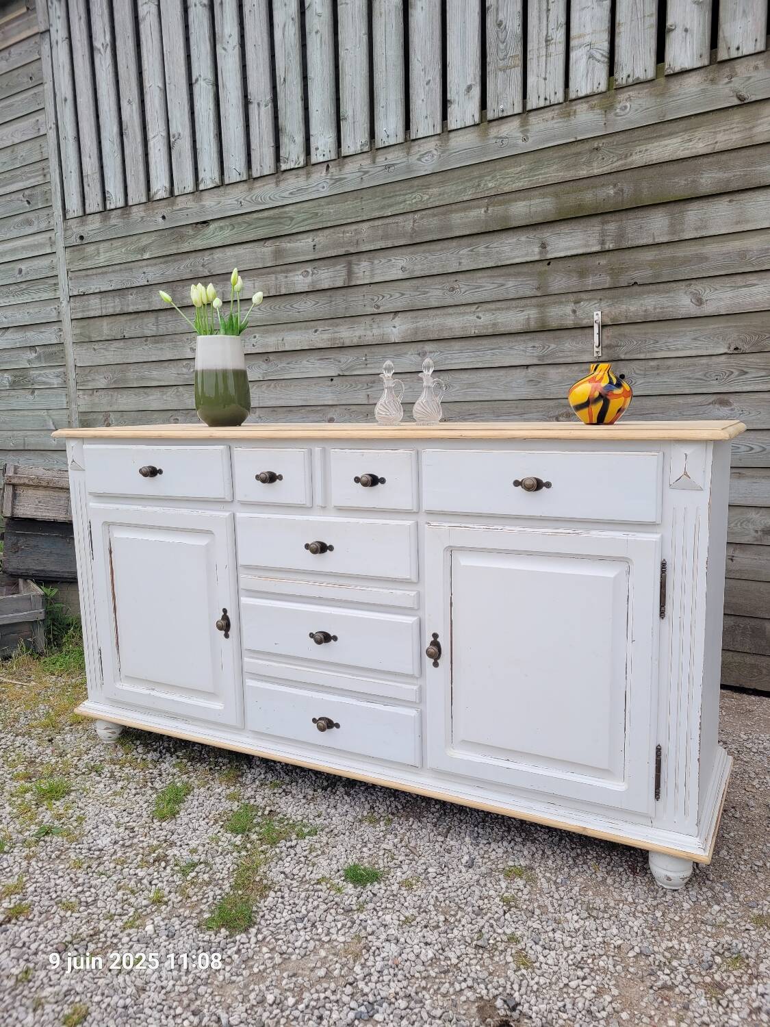 Buffet en bois patiné blanc