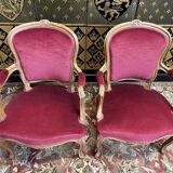 Paire de fauteuils cabriolet de style Louis XV velours rouge