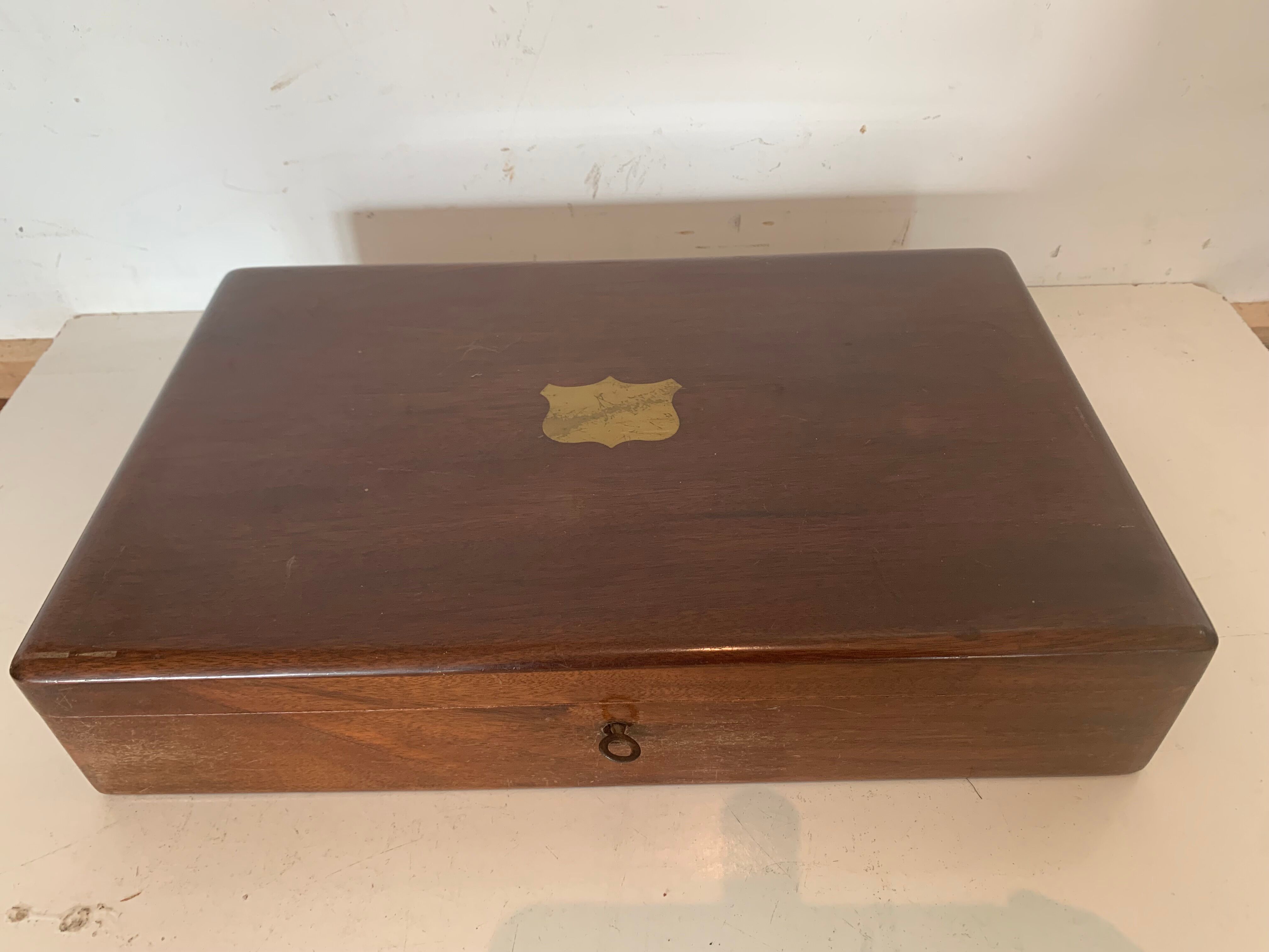 English housewife in silver metal in its XX century case