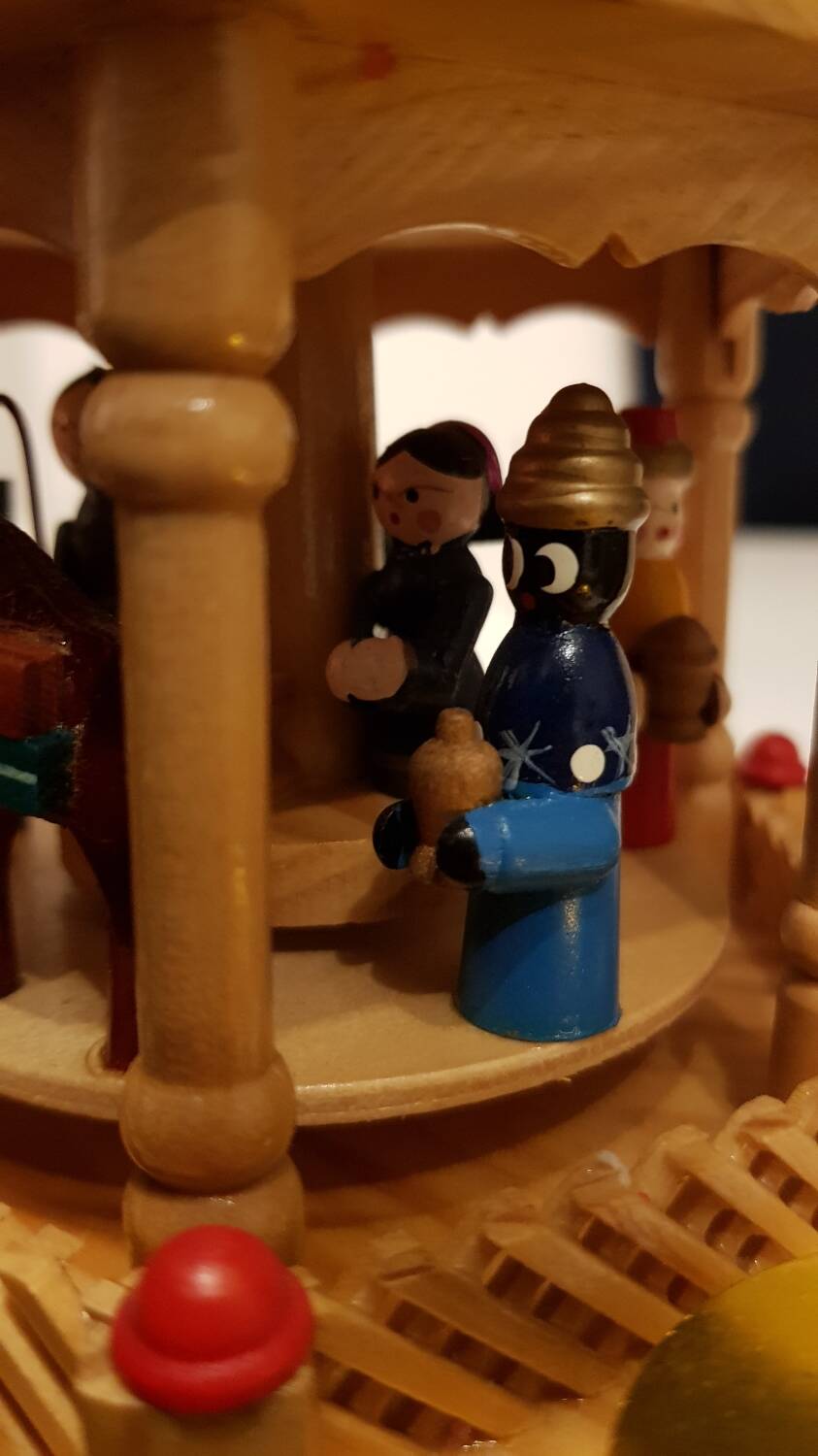 Pyramide carrousel de Noël en bois avec bougies