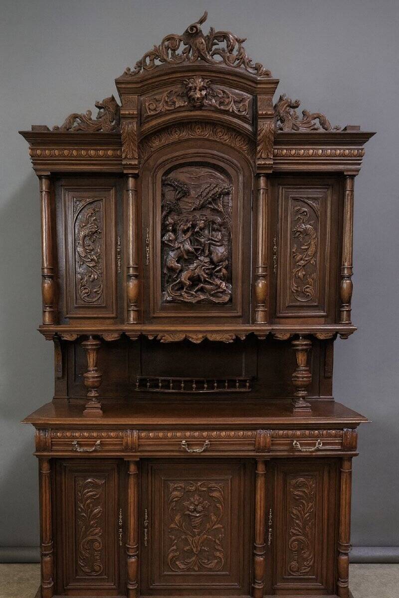 Important two-body buffet in solid walnut, richly carved in pure Renaissance style.