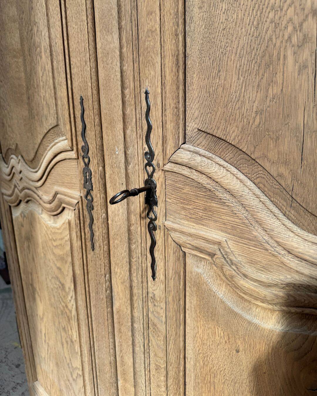 Armoire ancienne aérogommée
