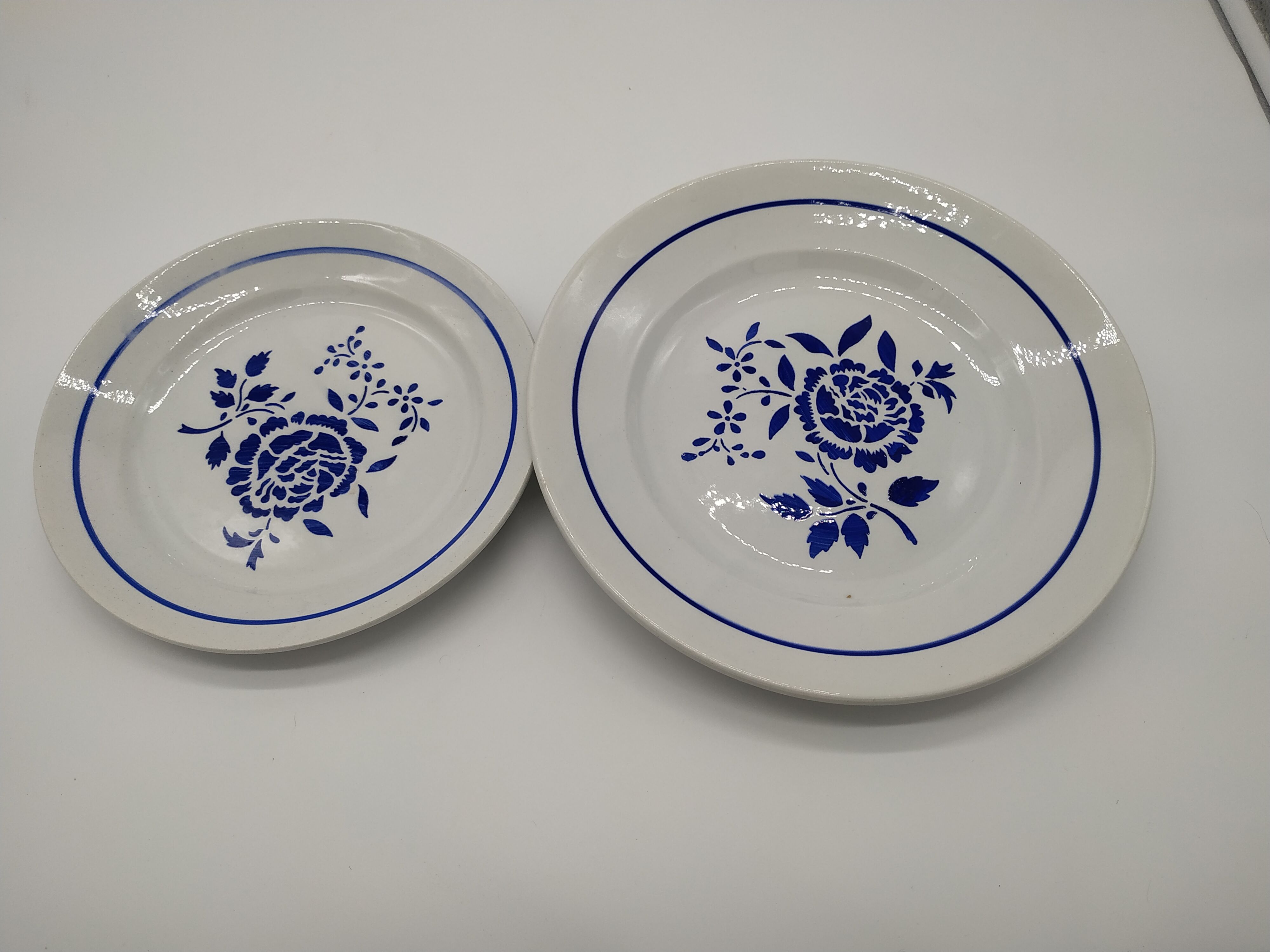 Lot of 6 flat plates and a round Lunéville dish