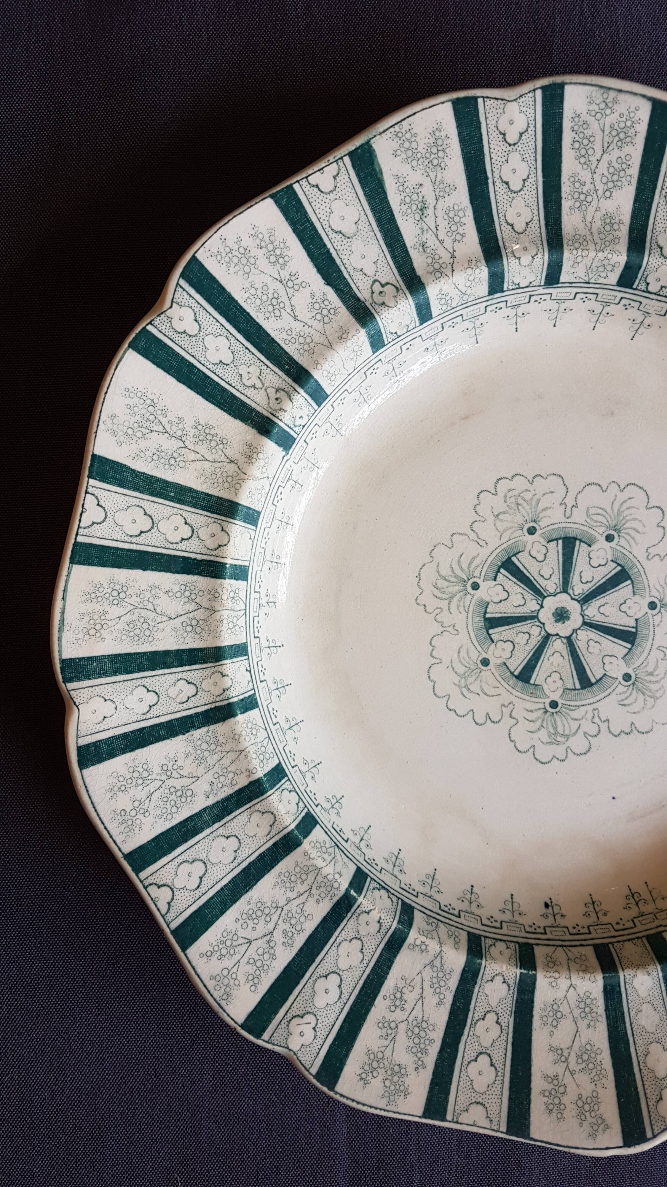 A plate made of earthenware decorated with flower crown