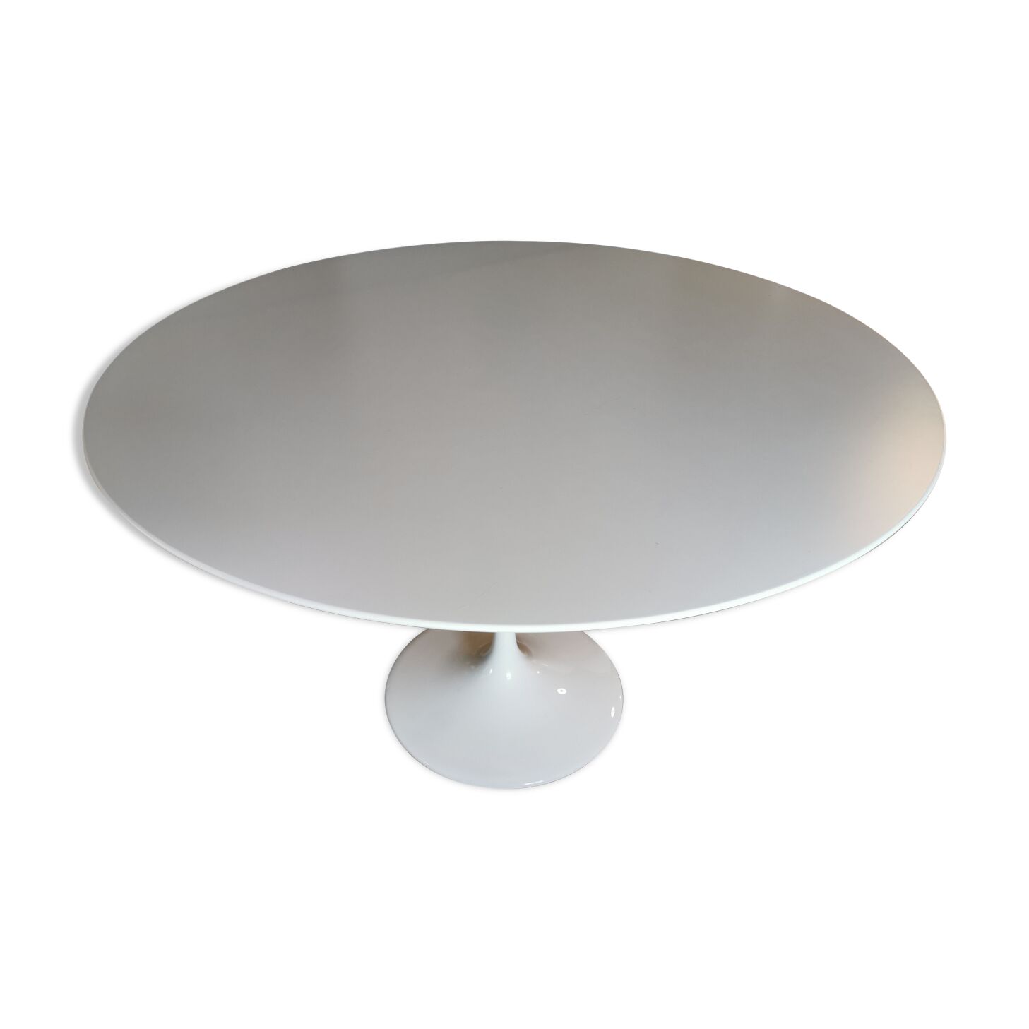 Dining room table with tulip leg