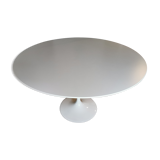 Table de salle à manger avec pied tulipe