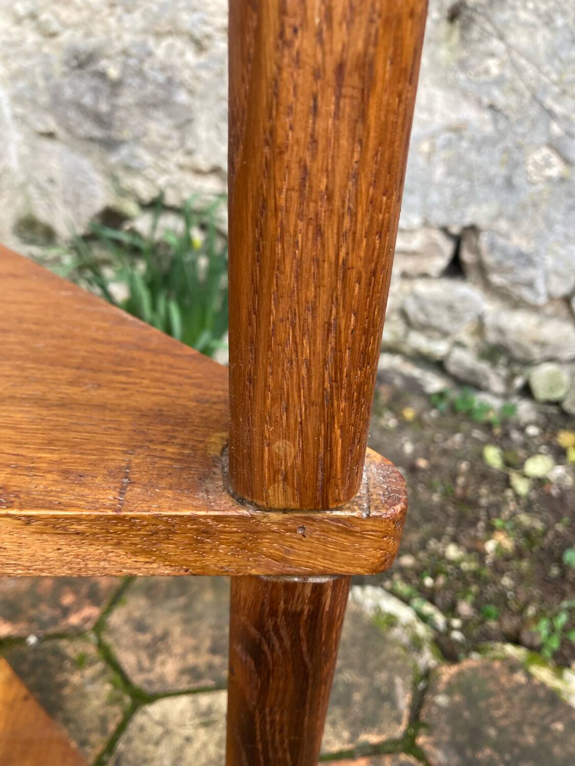 Étagère d’angle en bois massif