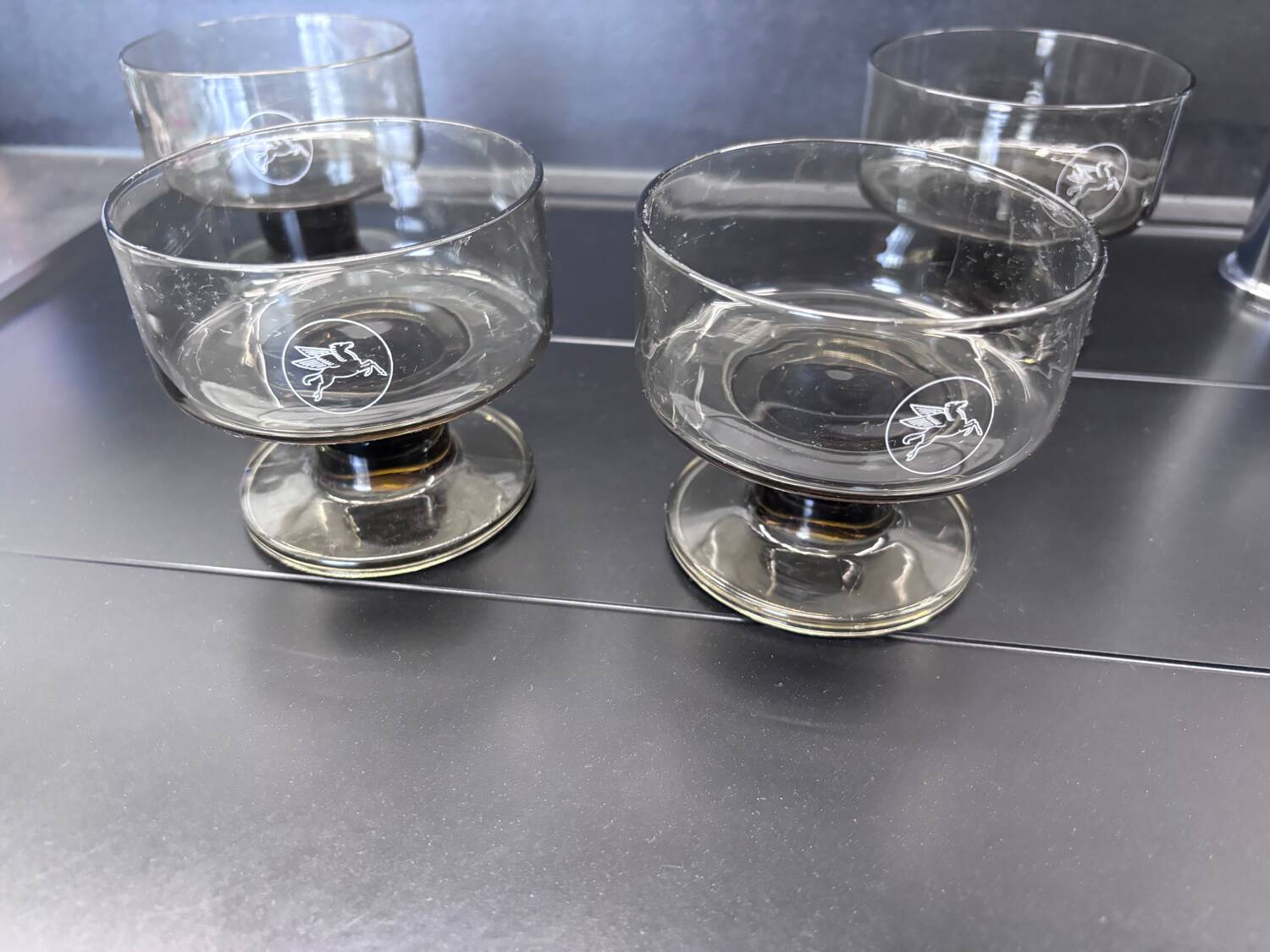 Smoked cups Mobil Pegasus