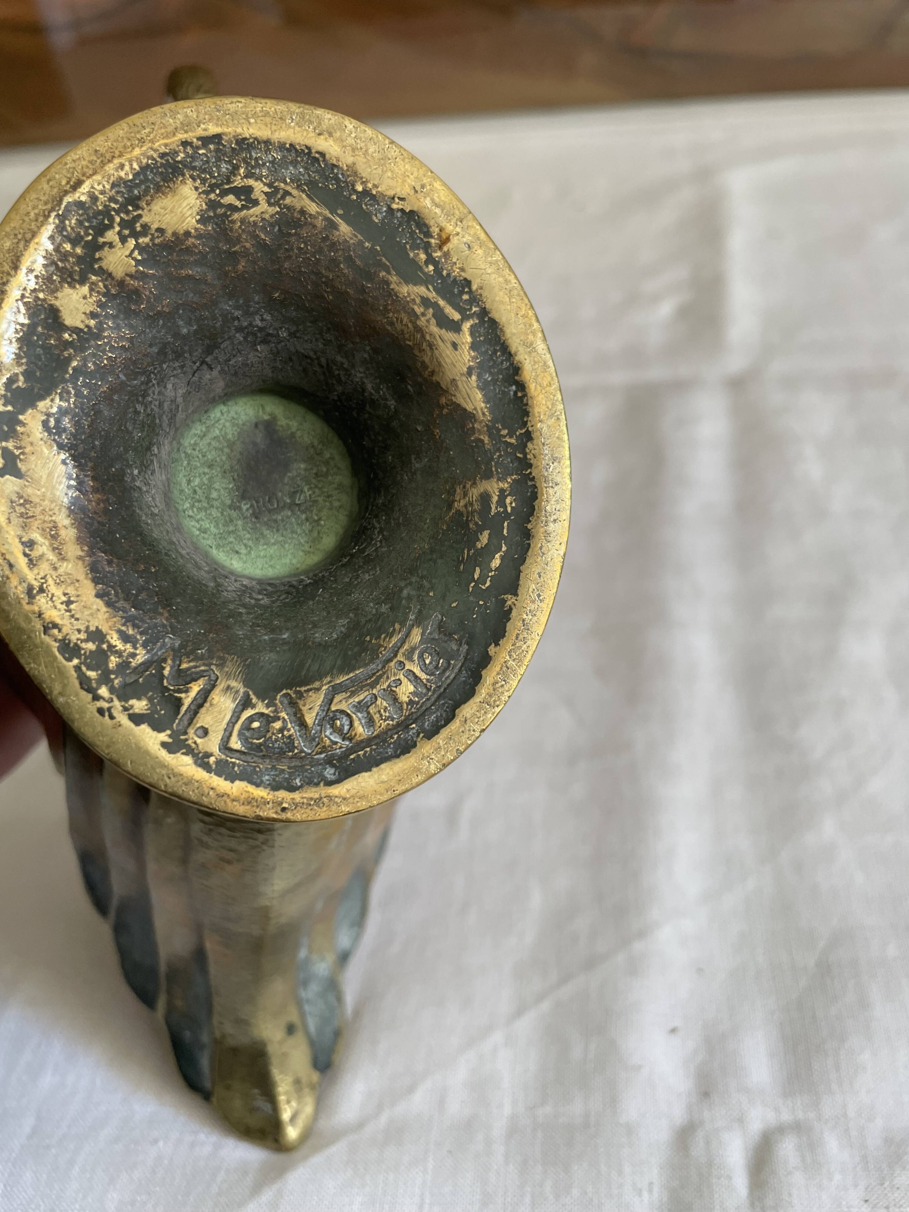 Bronze cup with green partial patina in the shape of a swan, Max le verrier