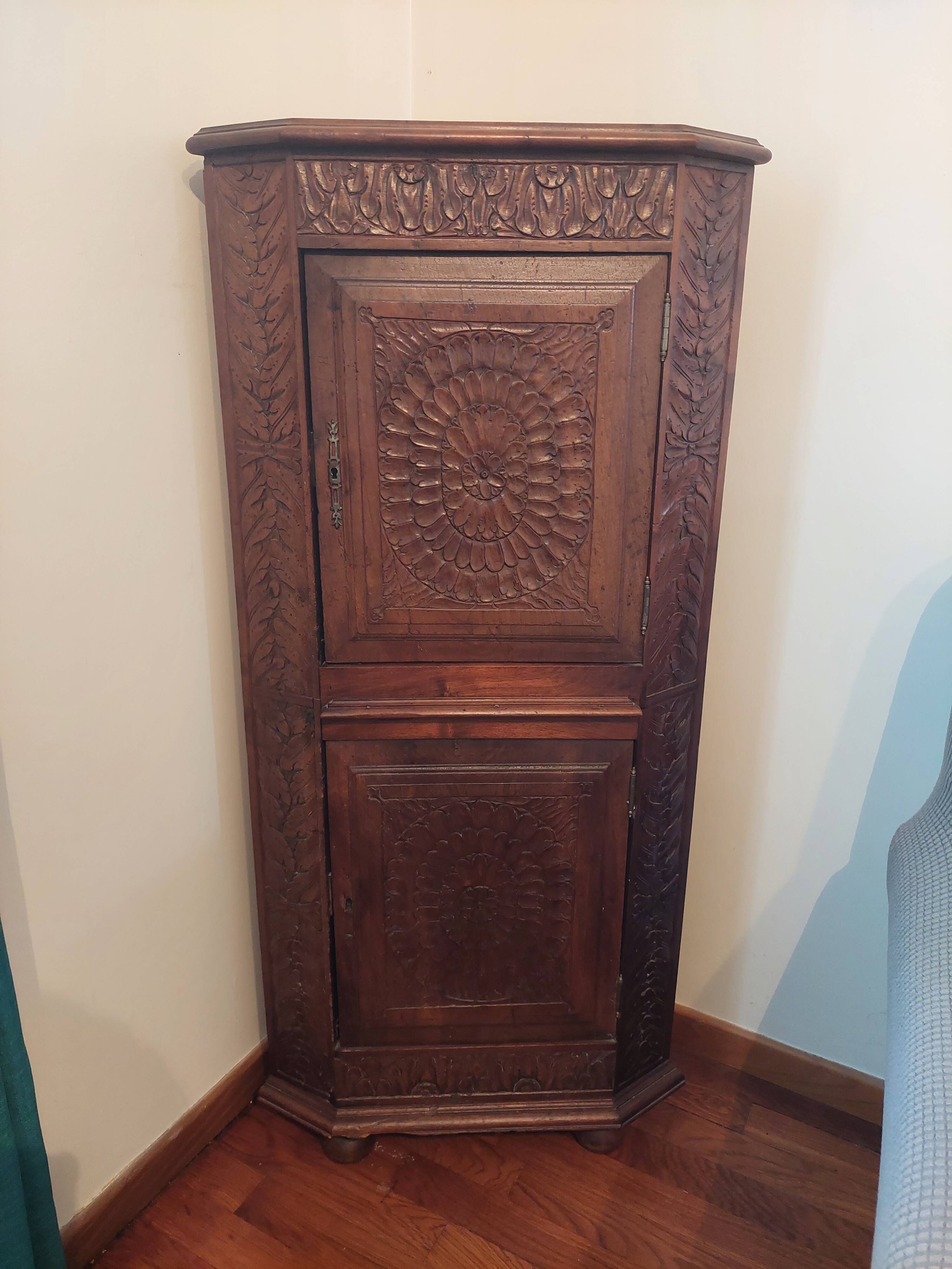 Walnut corner cabinet (notch)