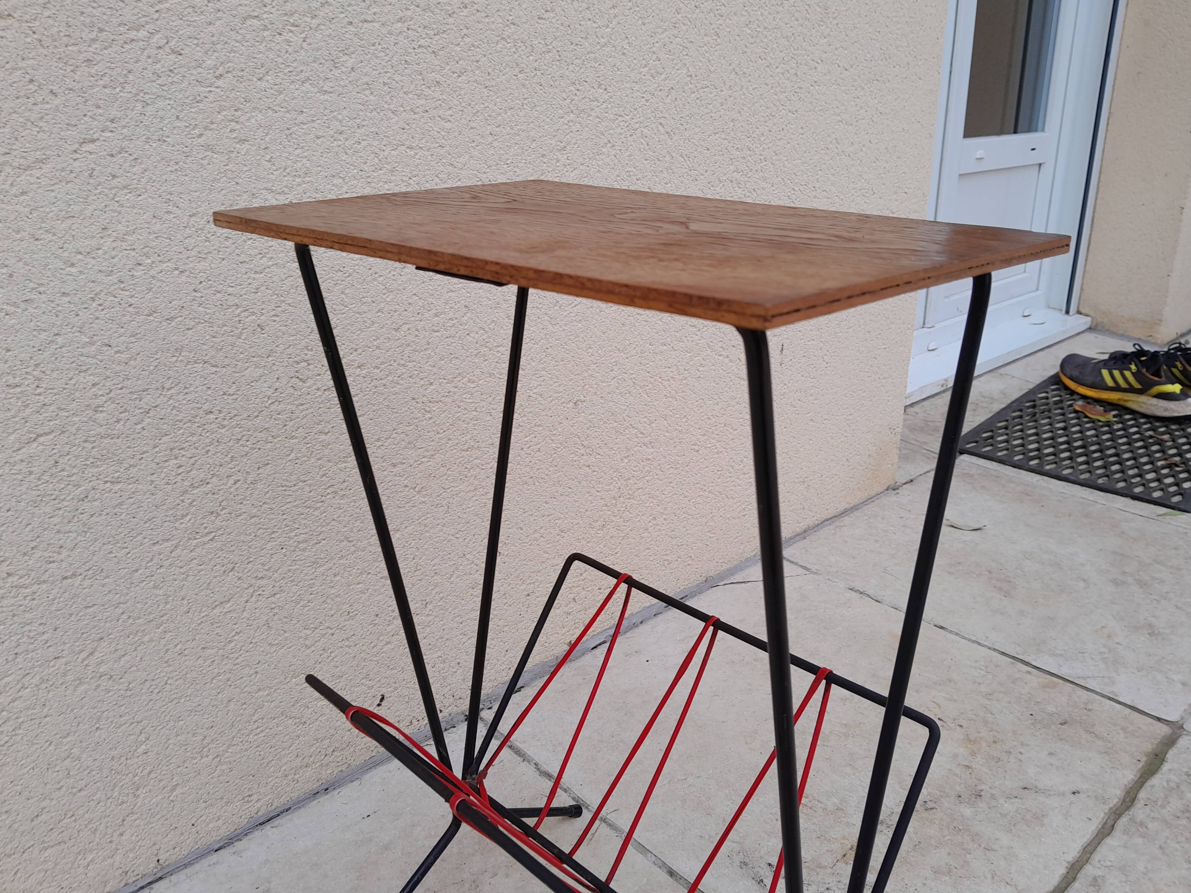 Vintage scoubidou magazine holder side table