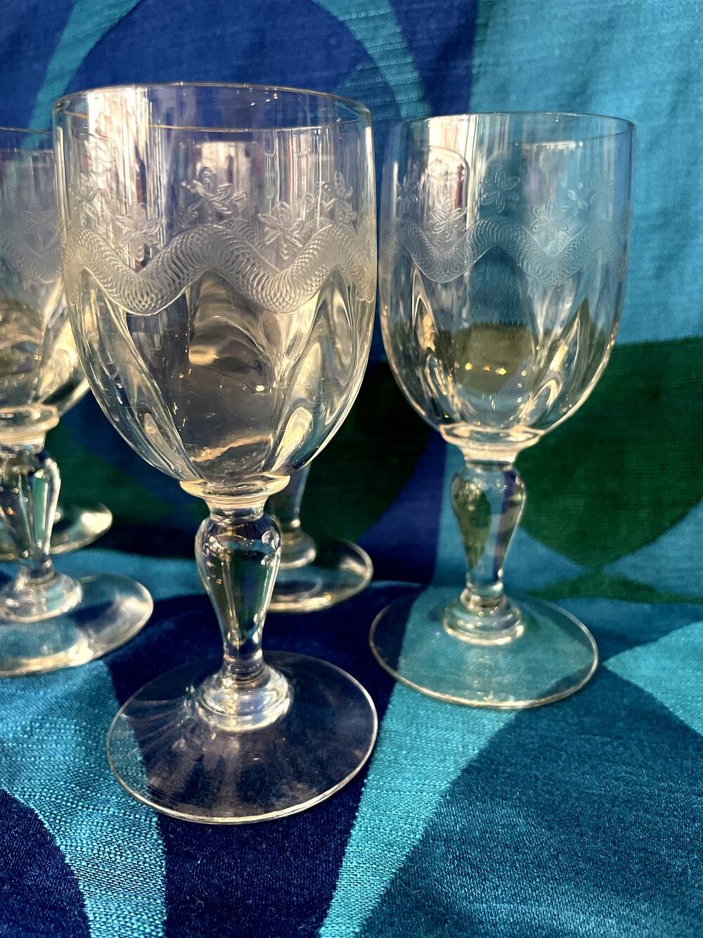 SUITE DE 10 VERRES A LIQUEUR EN VERRE DE VIERZON MODELE EMMA