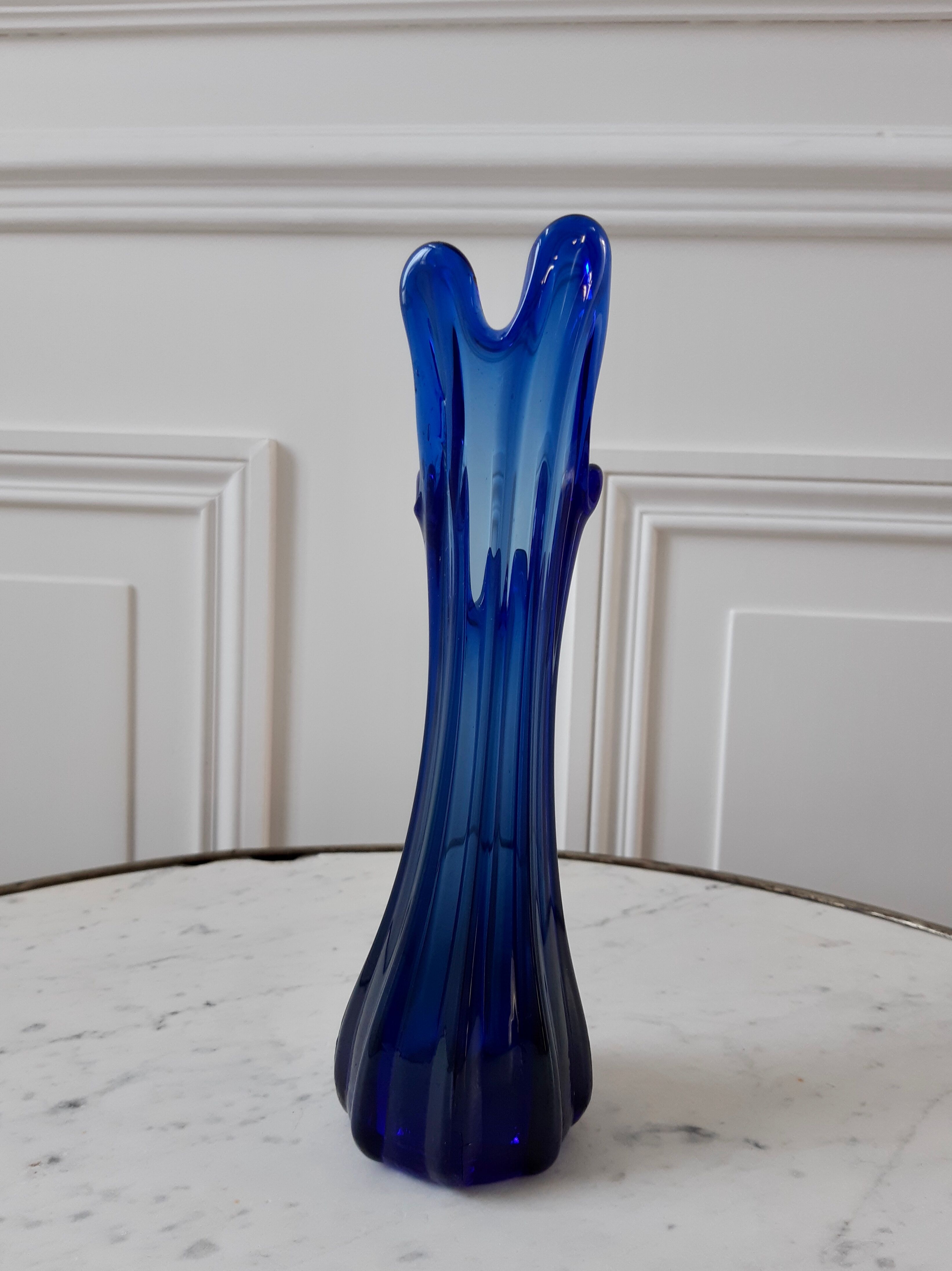 Soliflore in king blue glass paste
