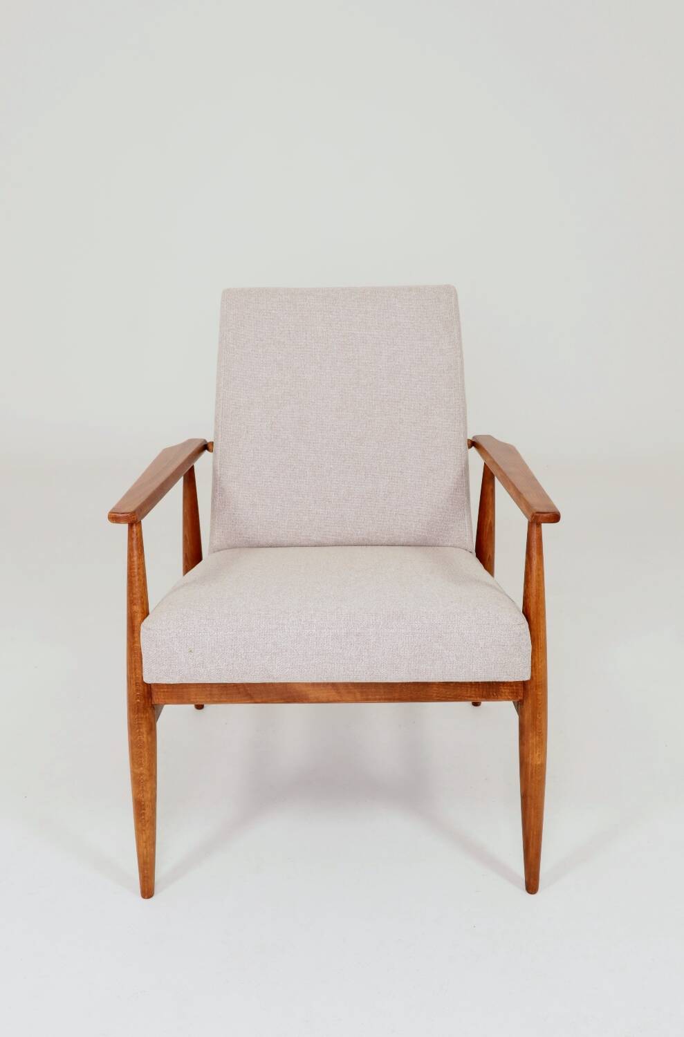 Fauteuil scandinave tressé beige, design classique