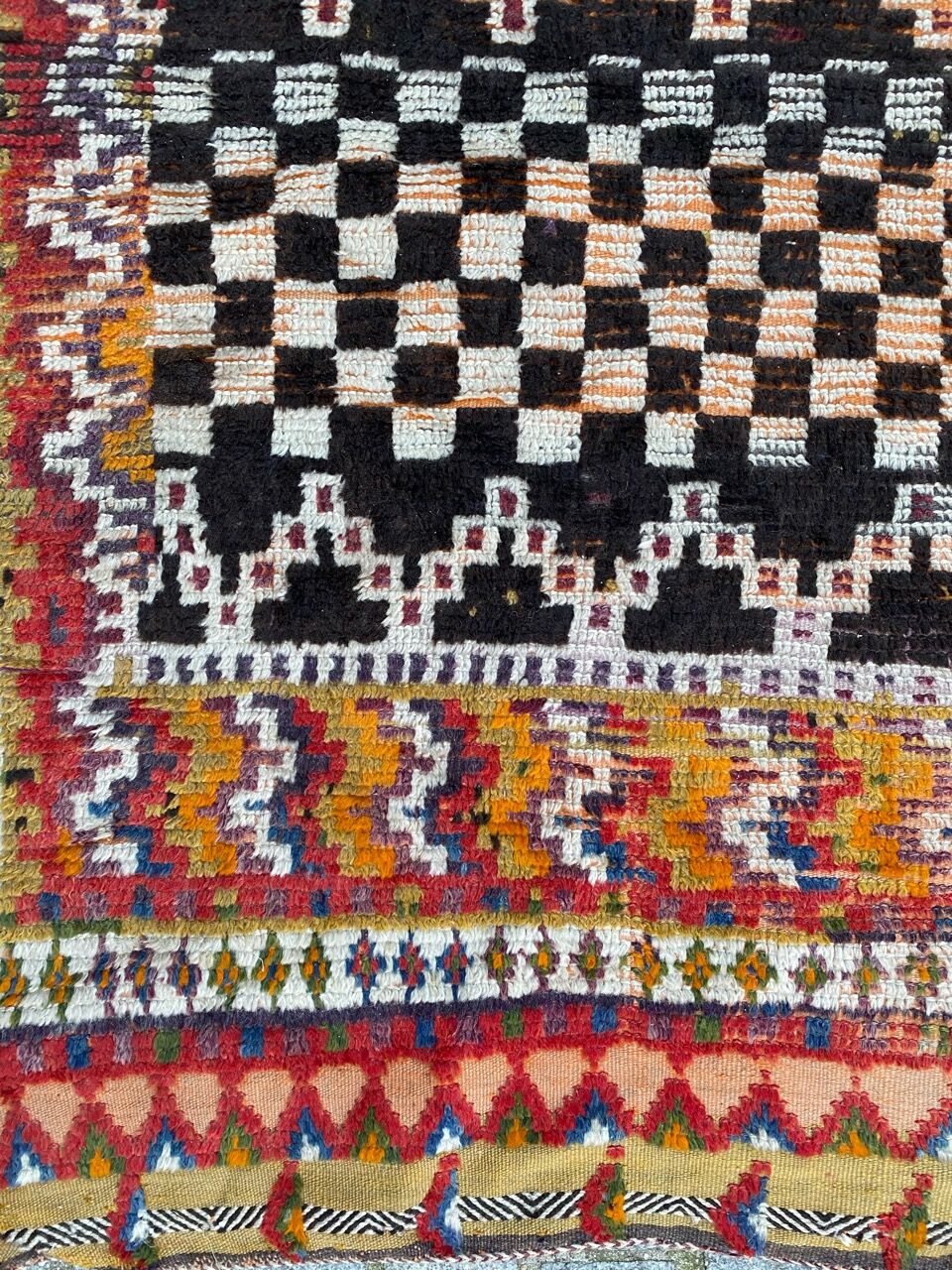 Moroccan handmade antique tribal rug 124x142 cm