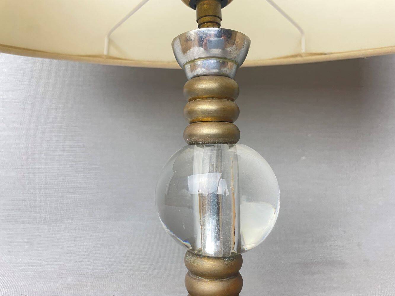 Lampe de table vintage en laiton avec abat-jour ovale crème en soie 1960