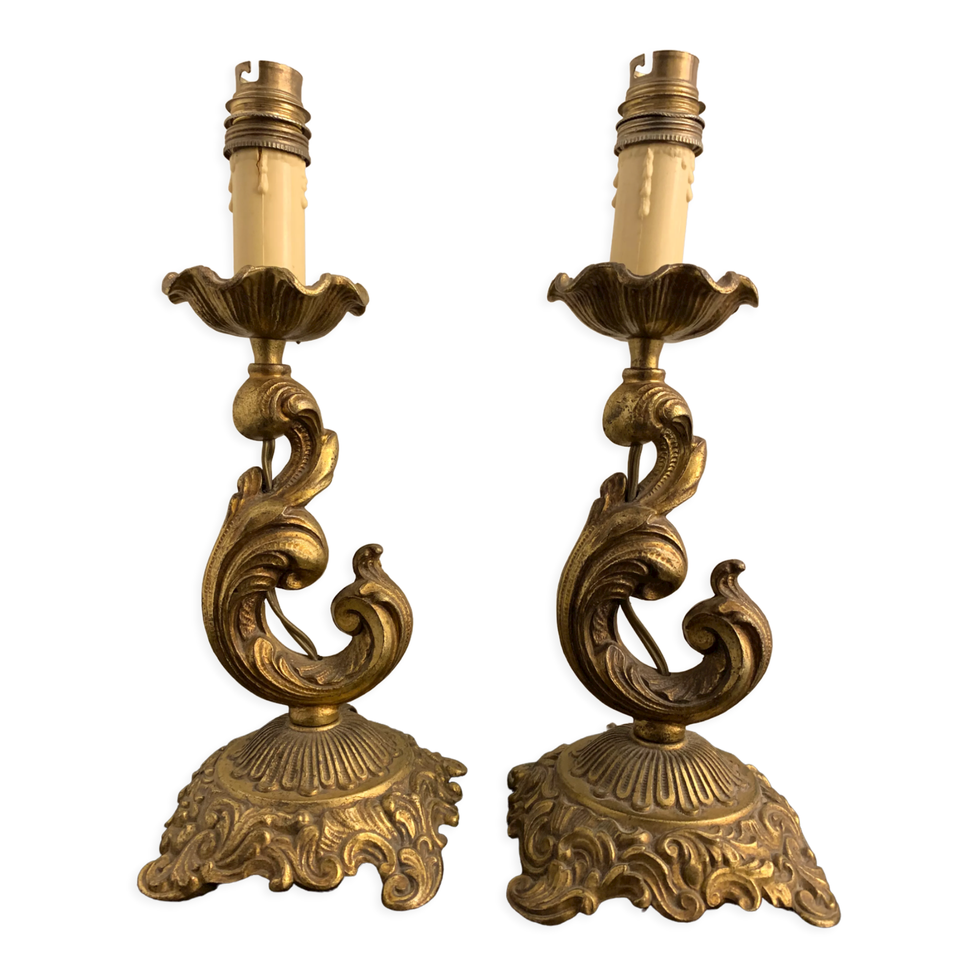 Paire de pieds de lampes en bronze style rocaille