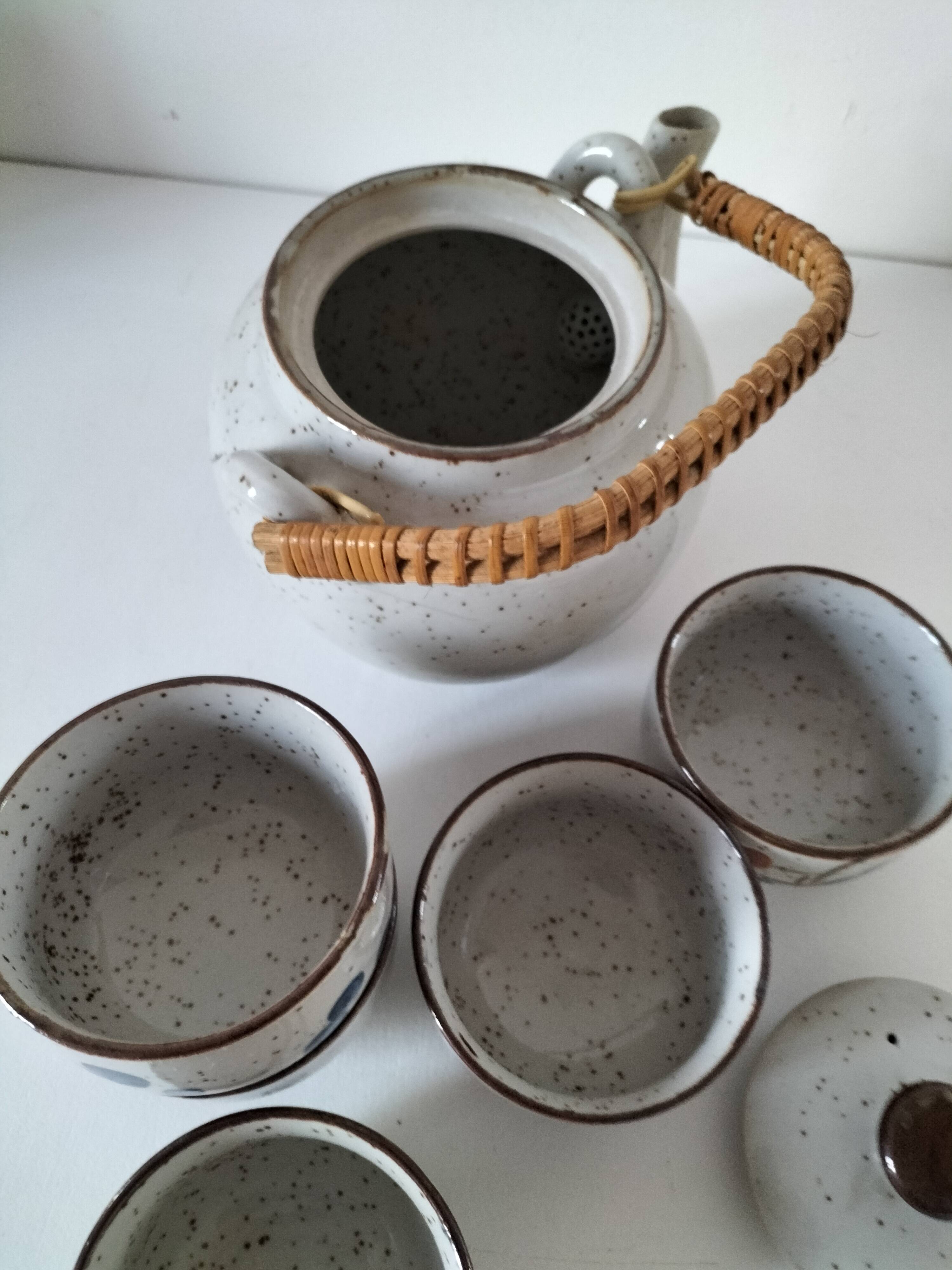 Japanese teapot and cups