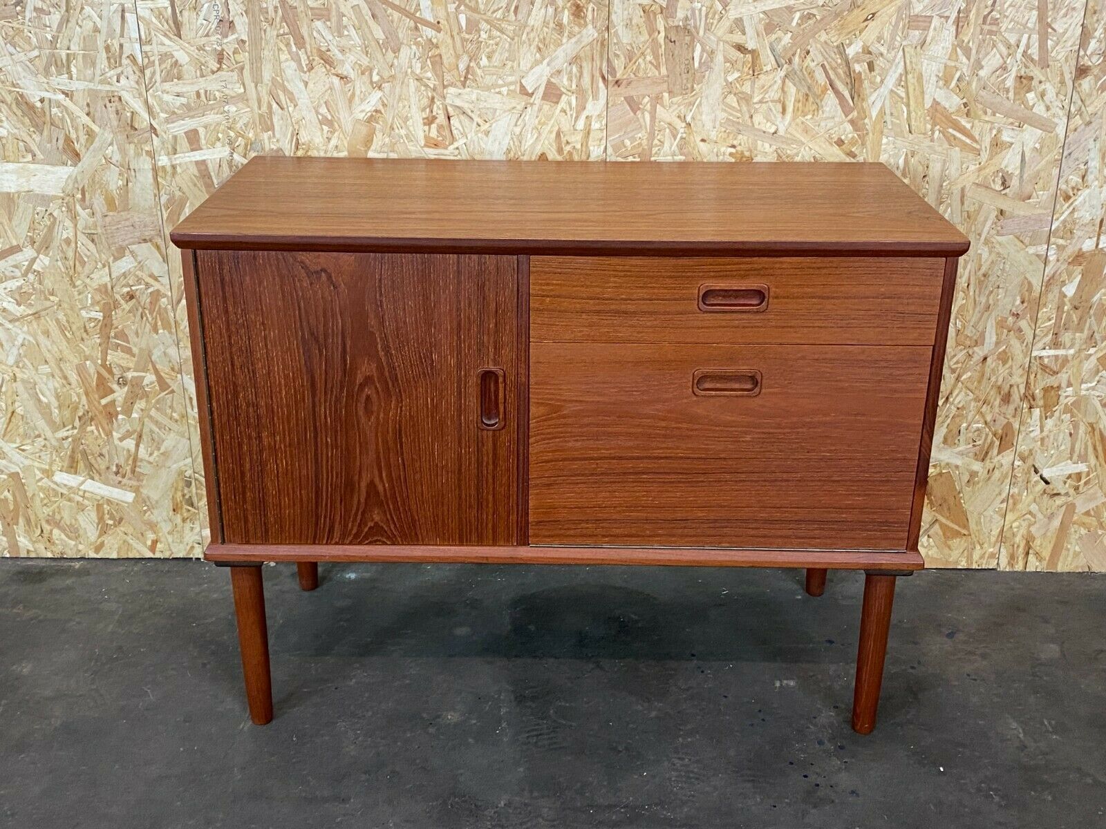 60s 70s teak sideboard Credenza cabinet Danish Modern Design Denmark 70s