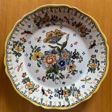 Magnifique assiette ancienne en Vieux Rouen signée