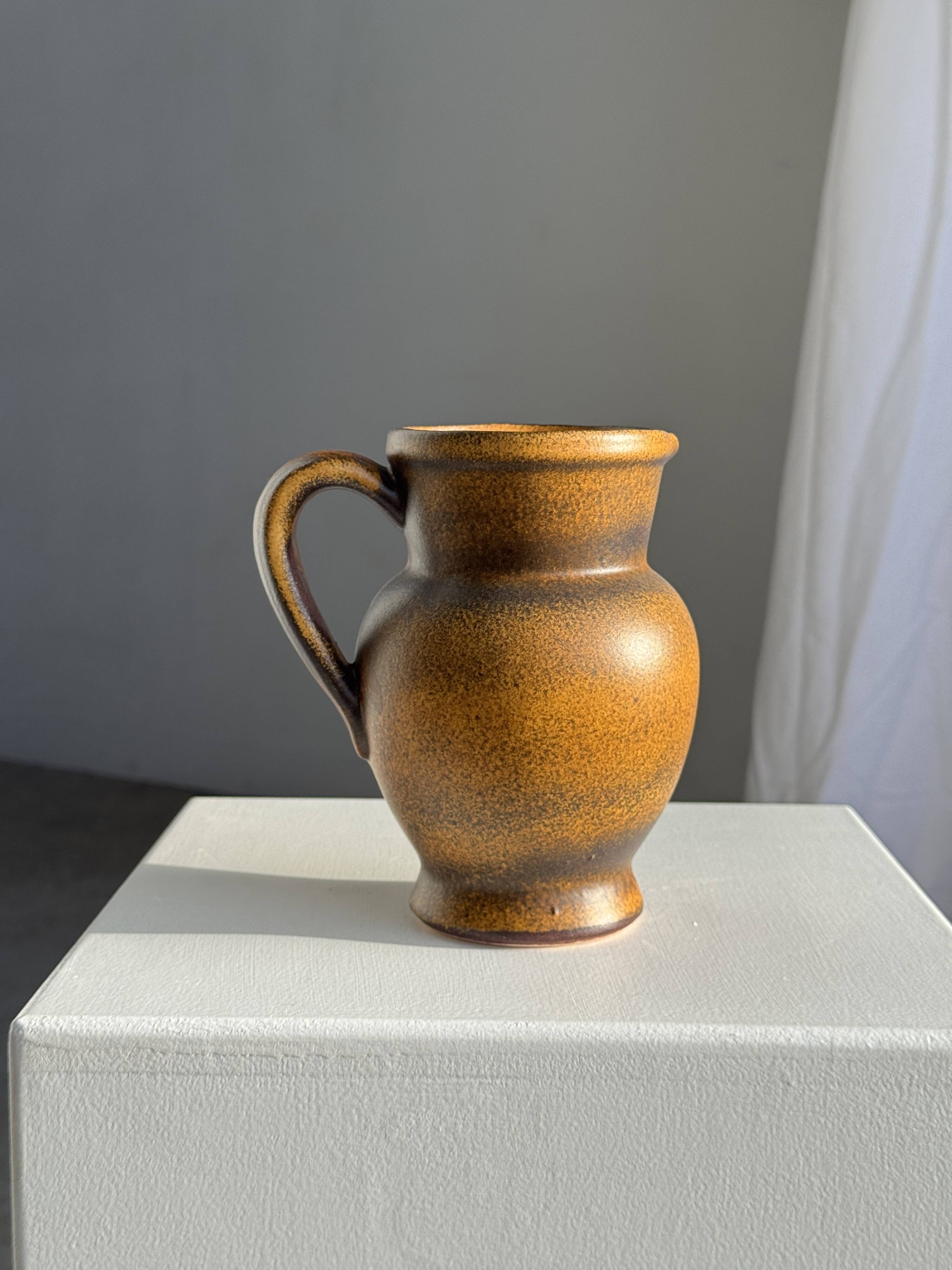 Speckled stoneware jug with grape pattern H17
