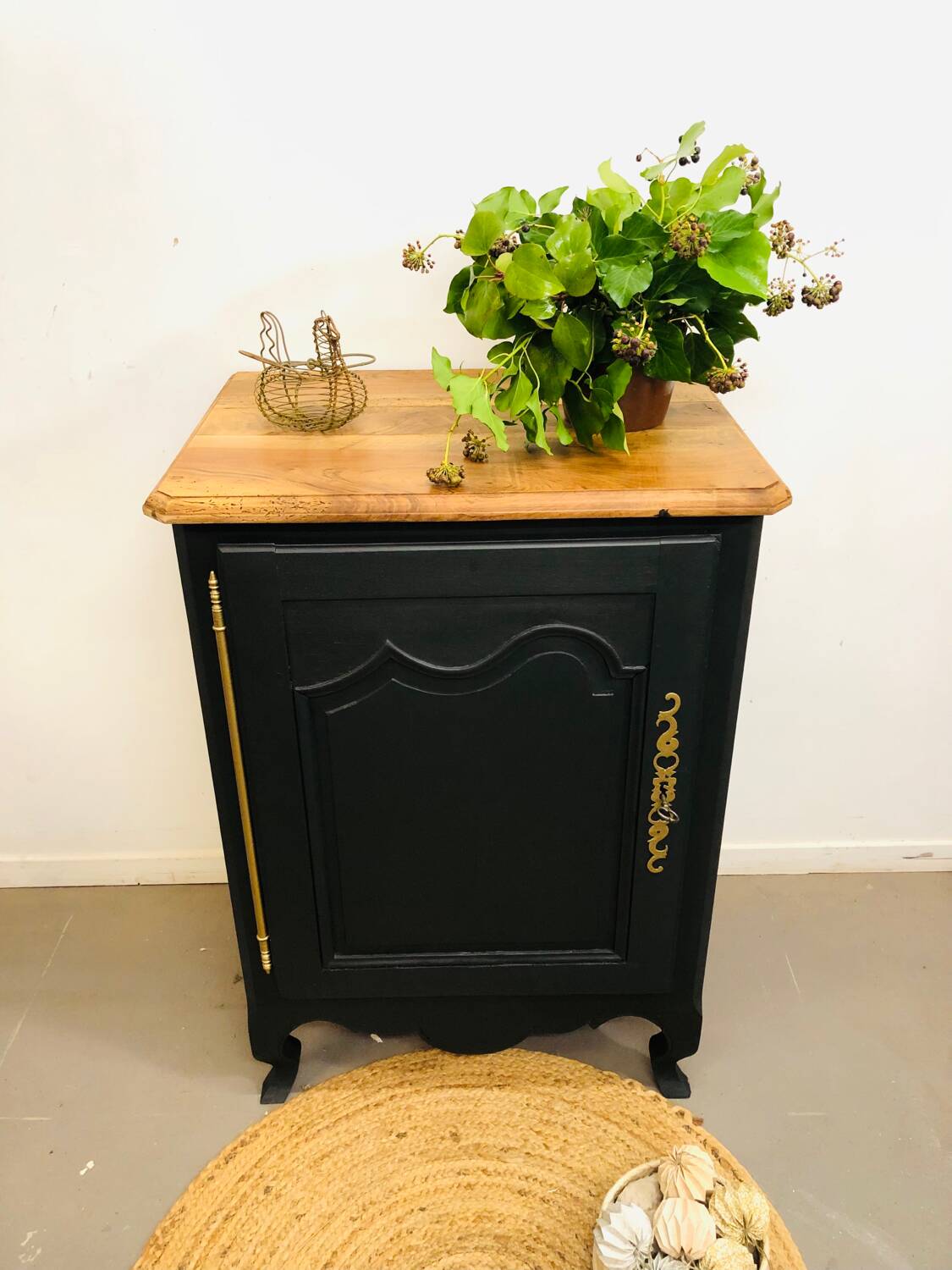 Confiturier en noyer massif