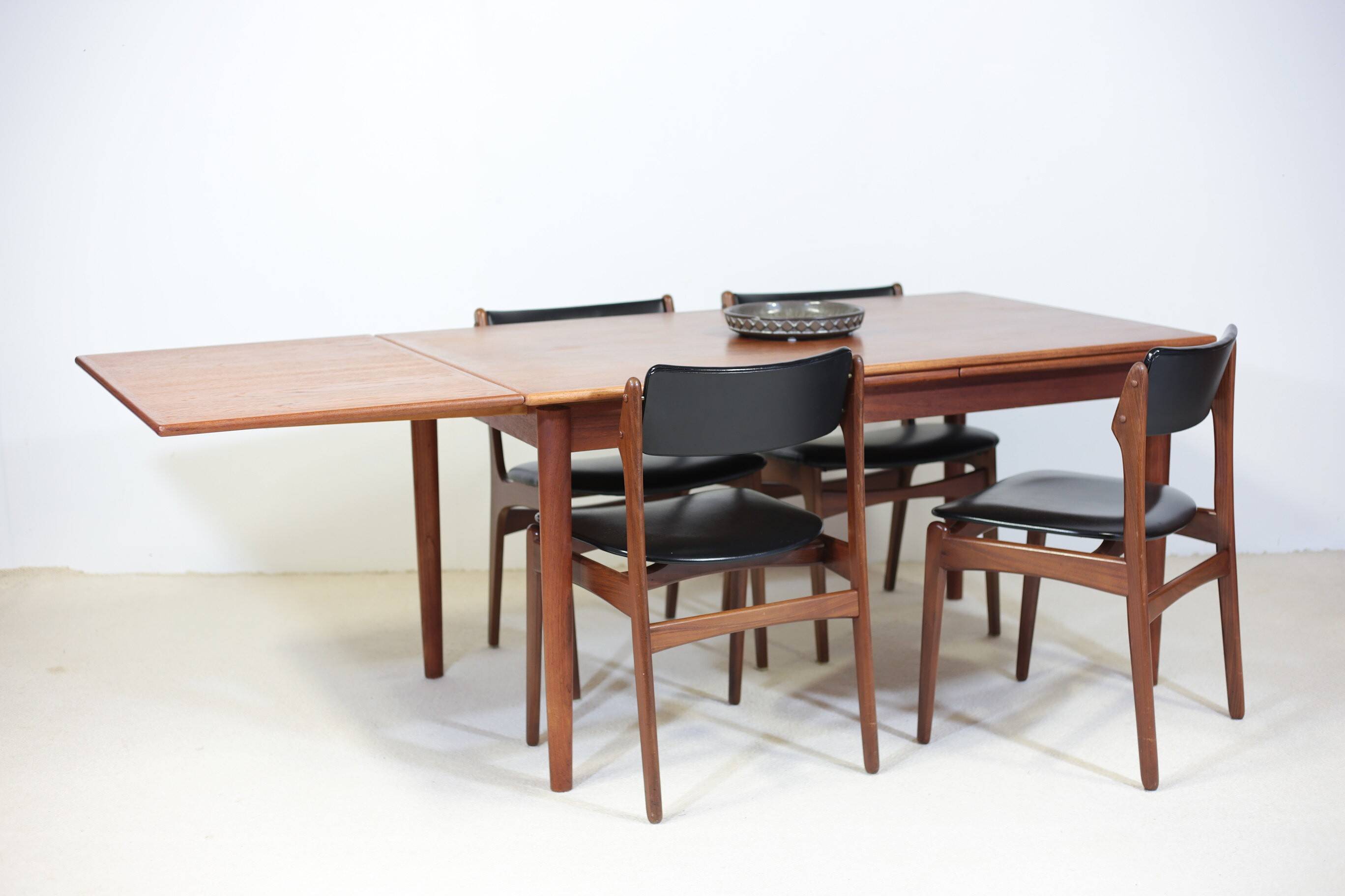 Danish dining table in teak.
