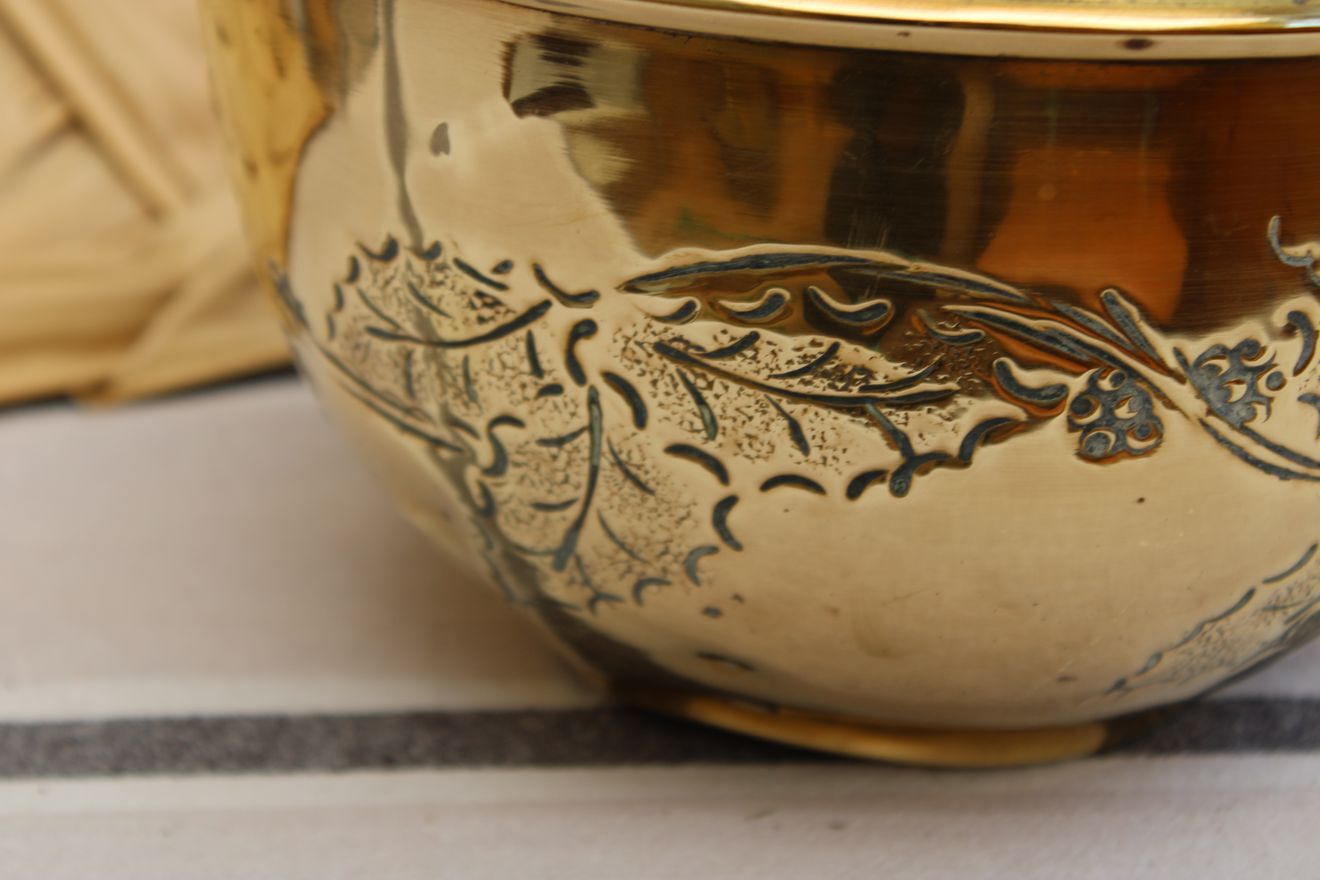 Cache-pot doré