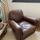 Lot de 2 fauteuils club en cuir accoudoirs ronds et cloutés