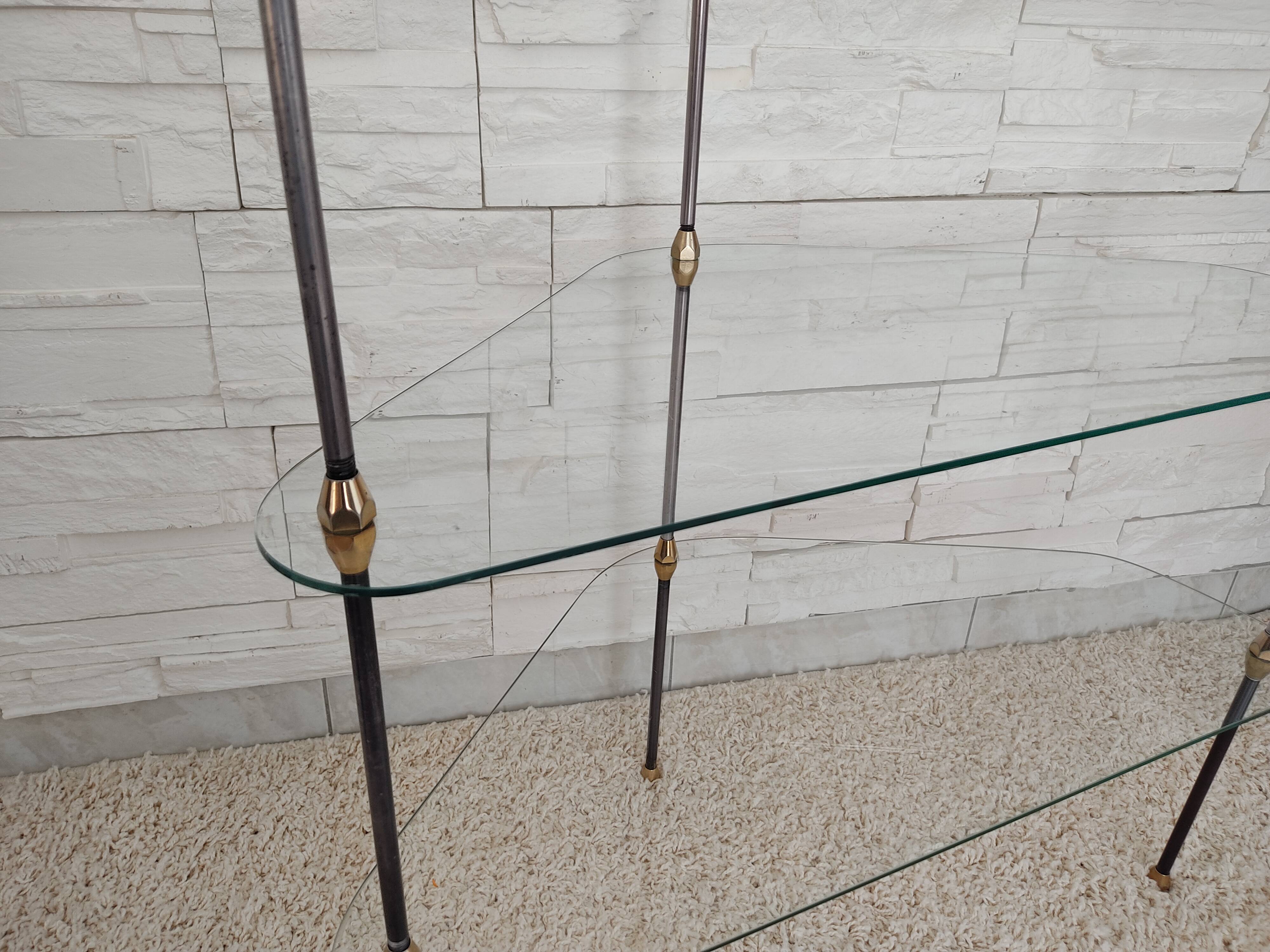 Showcase shelves tripod Design Henry Lyon 1950