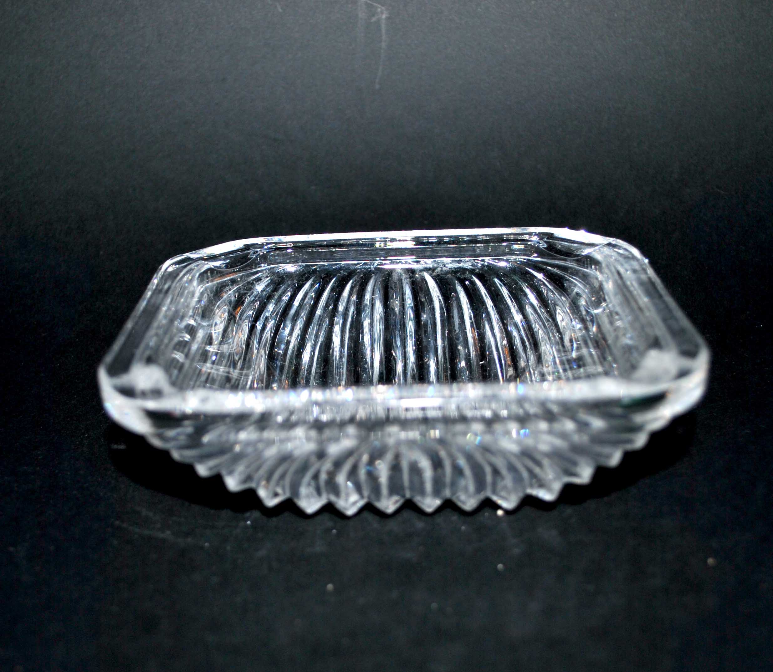 Cendrier vintage en cristal moulé 14 x 4.5cm