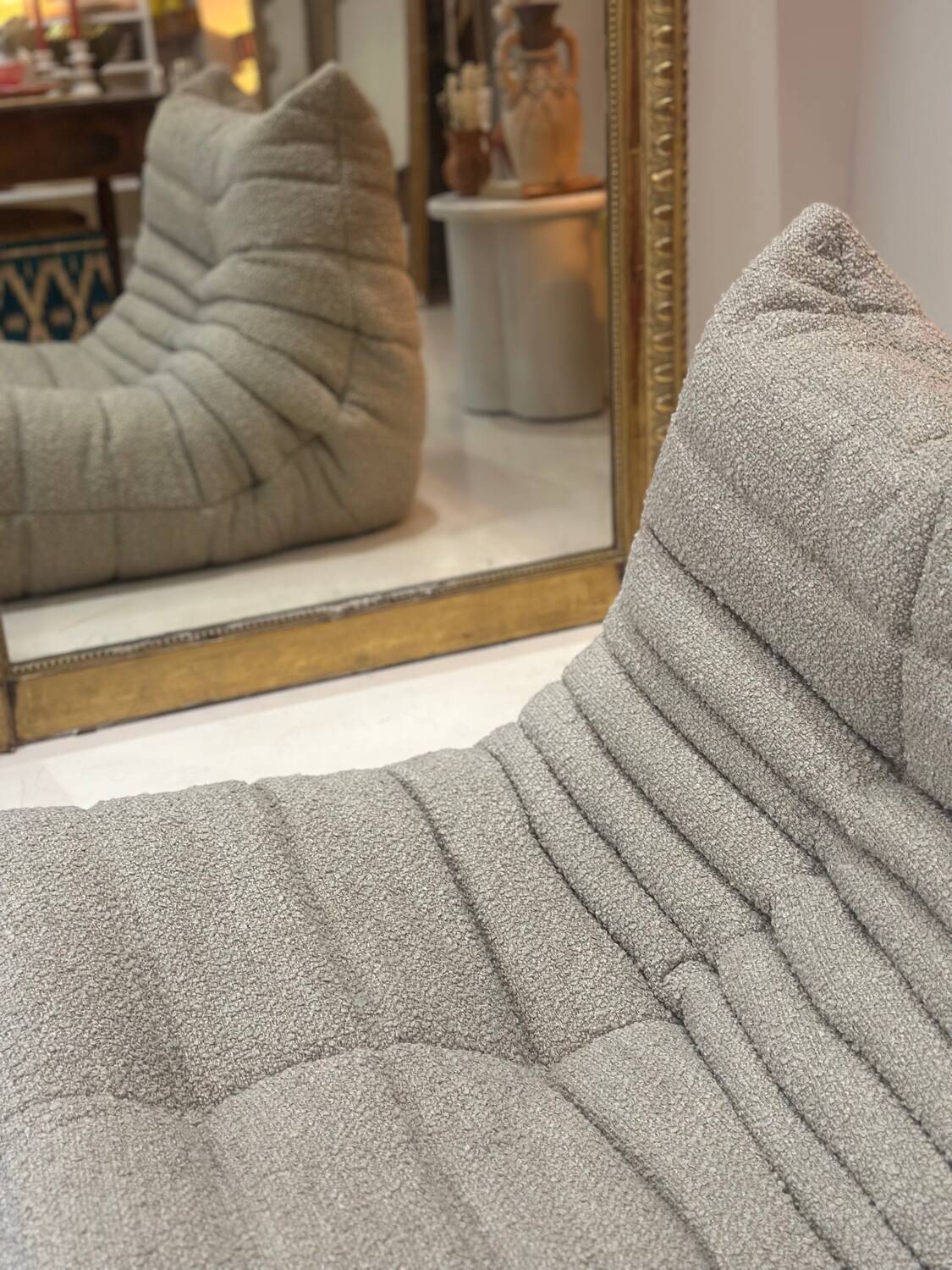 Chauffeuse Togo Ligne Roset par Michel Ducaroy bouclette moka taupe beige