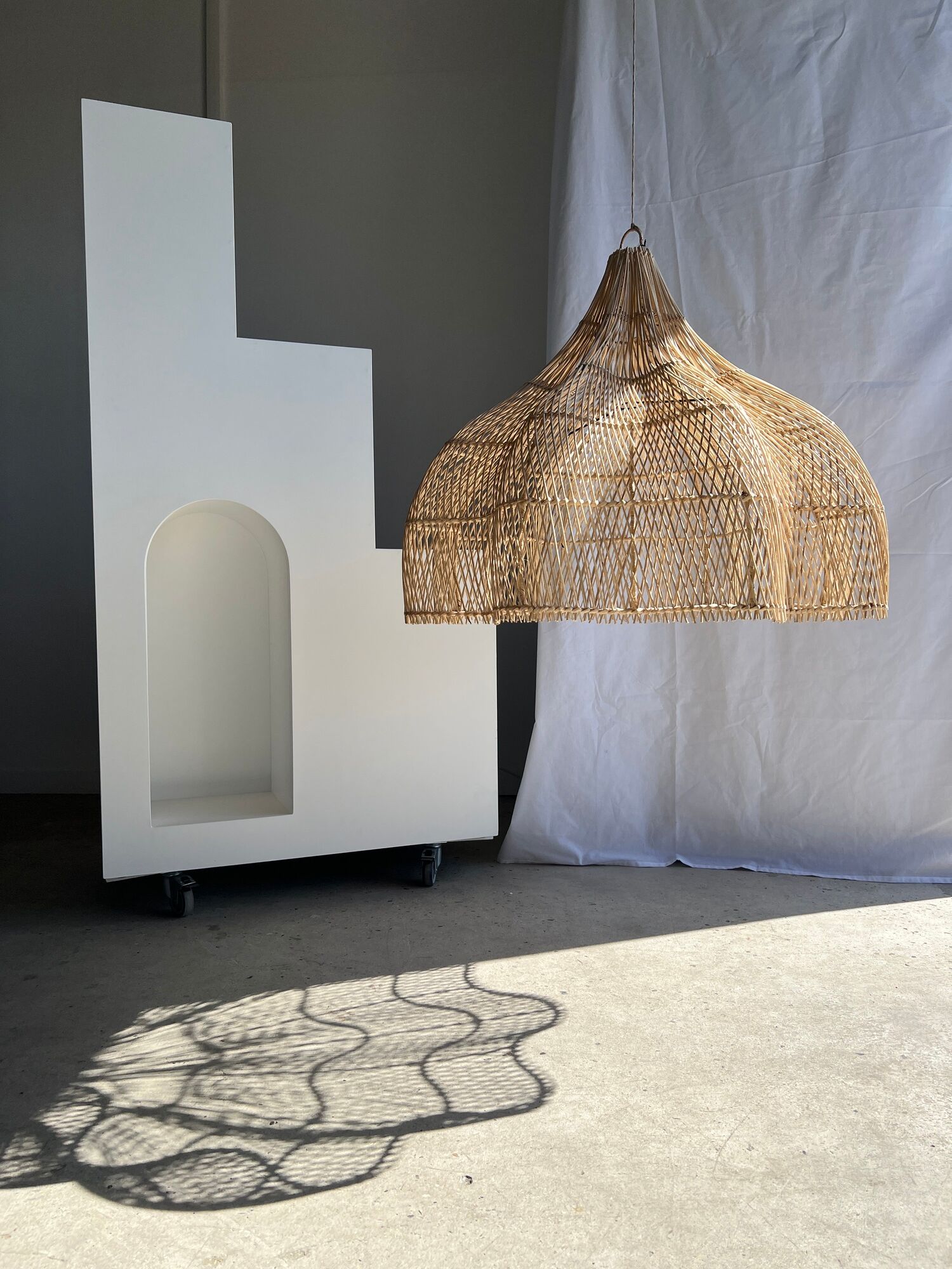 Rattan pendant lamp in the shape of a flower