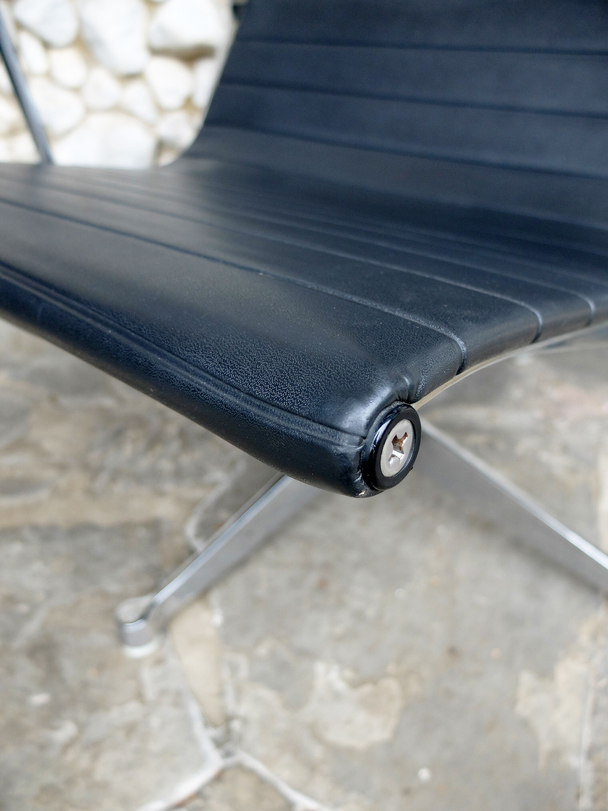 Lounge Chair Chair EA124 - Ottoman EA125 by Charles - Ray Eames for Herman Miller 1960s