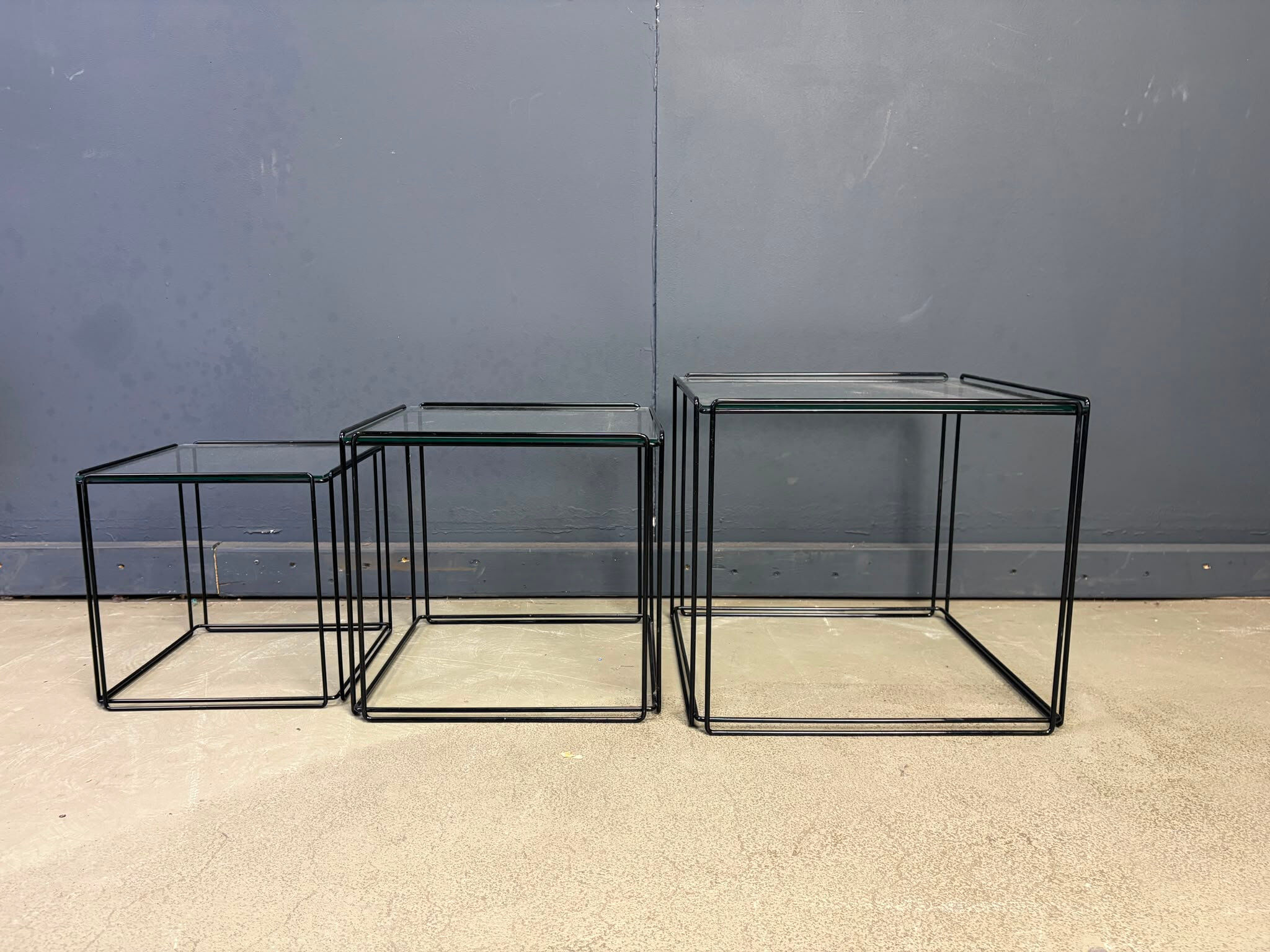 Tables gigognes Isocele de Max Sauze des années 1970.