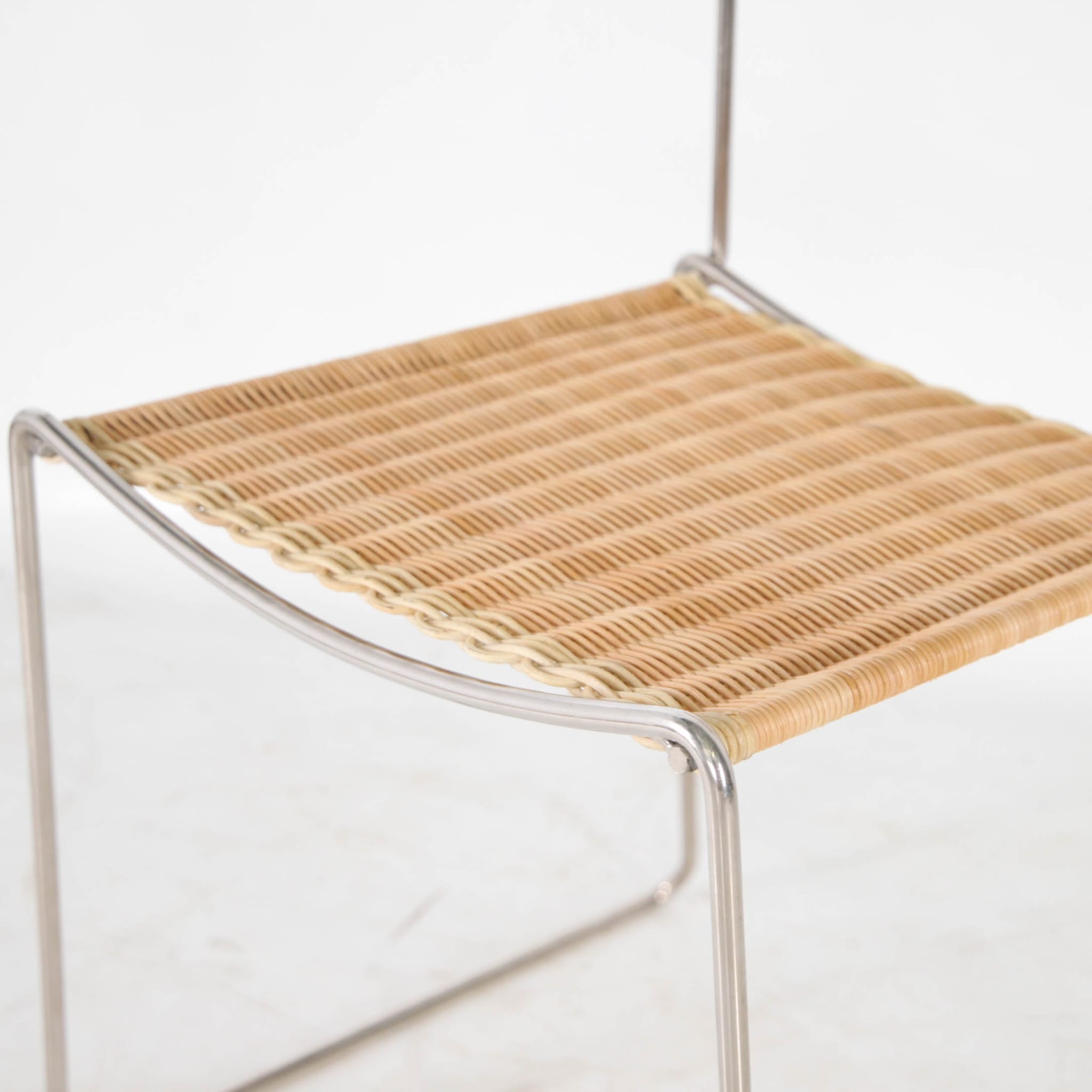 Suite de 4 chaises en osier et chrome