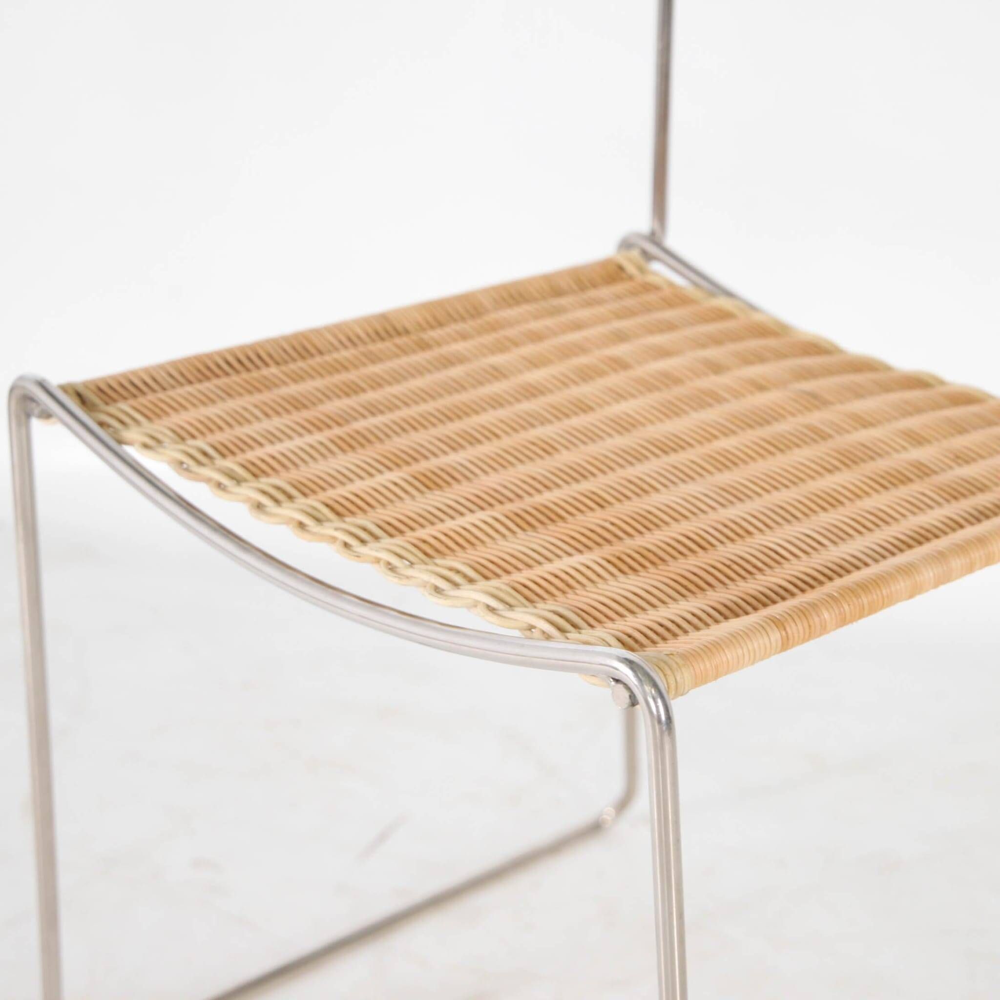 Suite de 4 chaises en osier et chrome