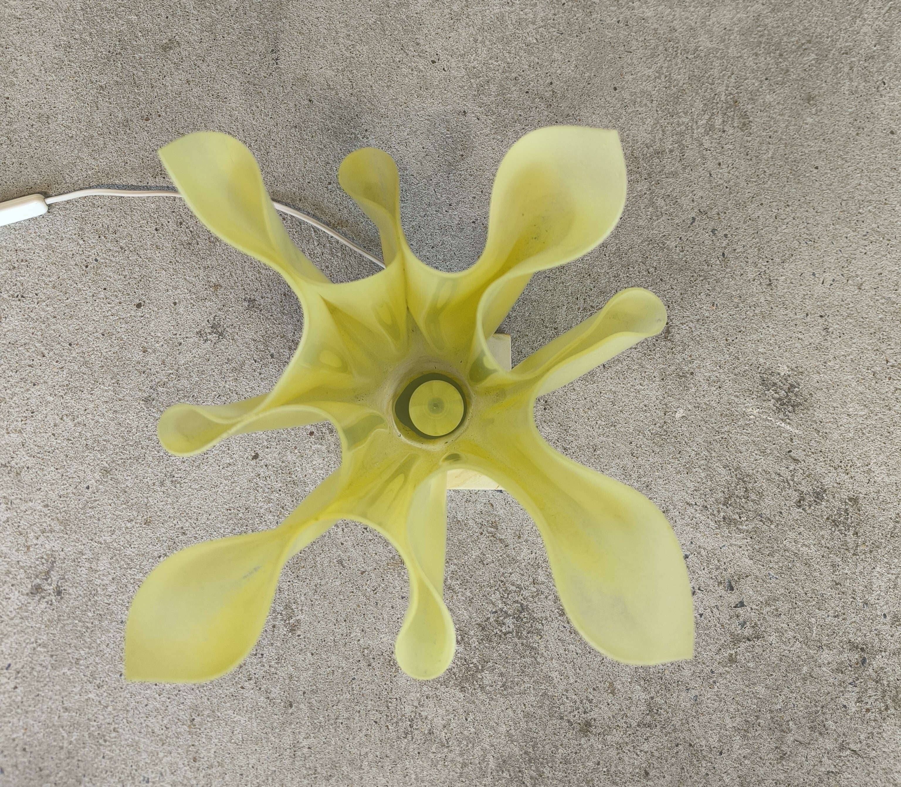 Vintage yellow Corolle table lamp