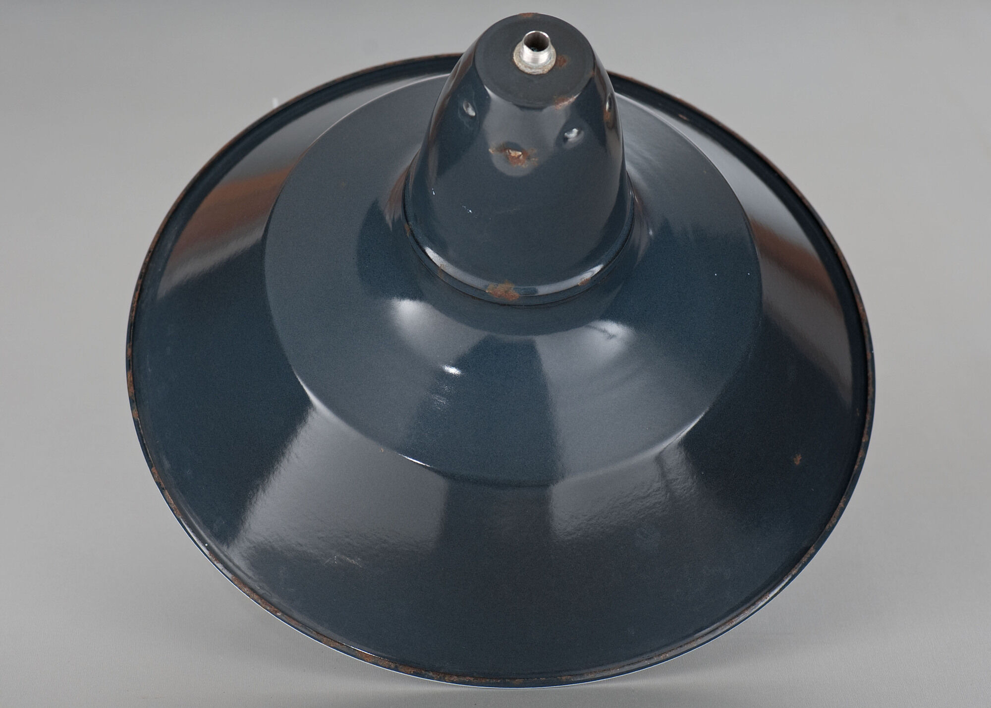 Industrial suspension n°2 in enamelled sheet anthracite gray 44cm XL 1960