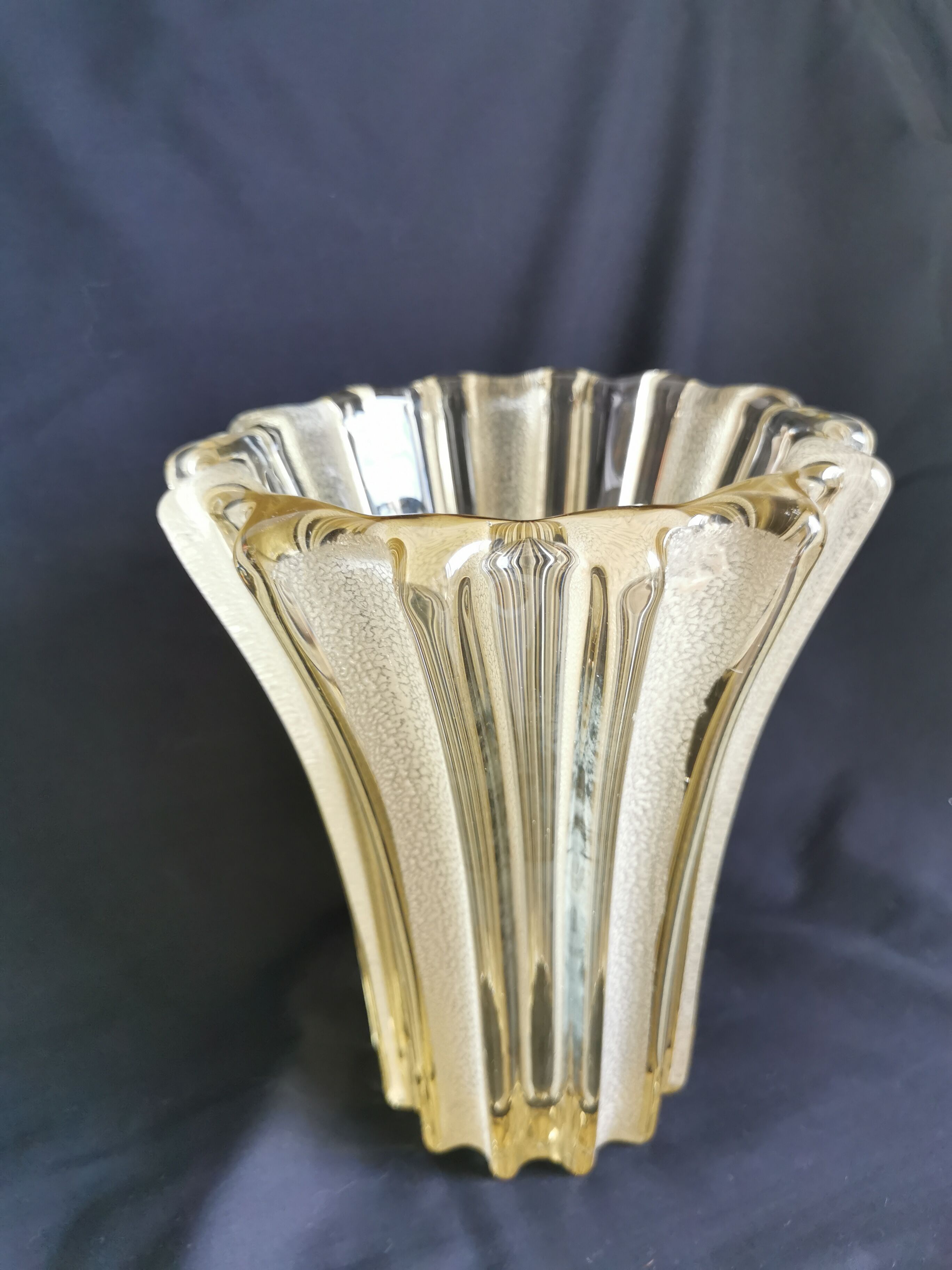 Art deco vase by pierre d'avesn 1901 - 1990