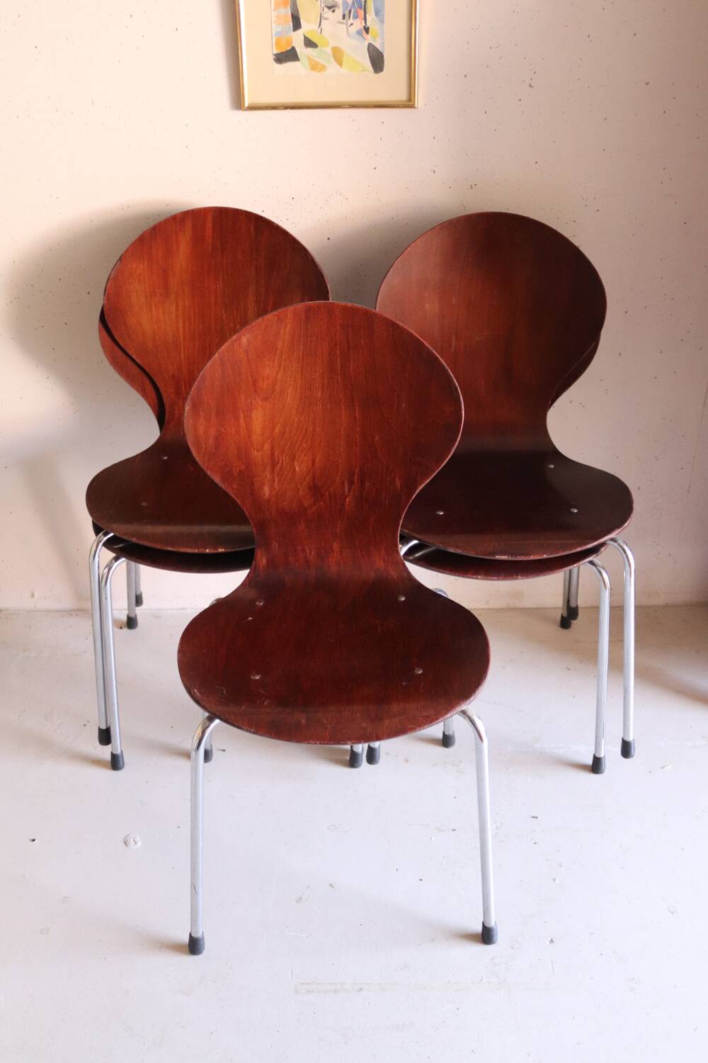 5 chaises style fourmi en contreplaqué moulé et métal chromé, esprit s