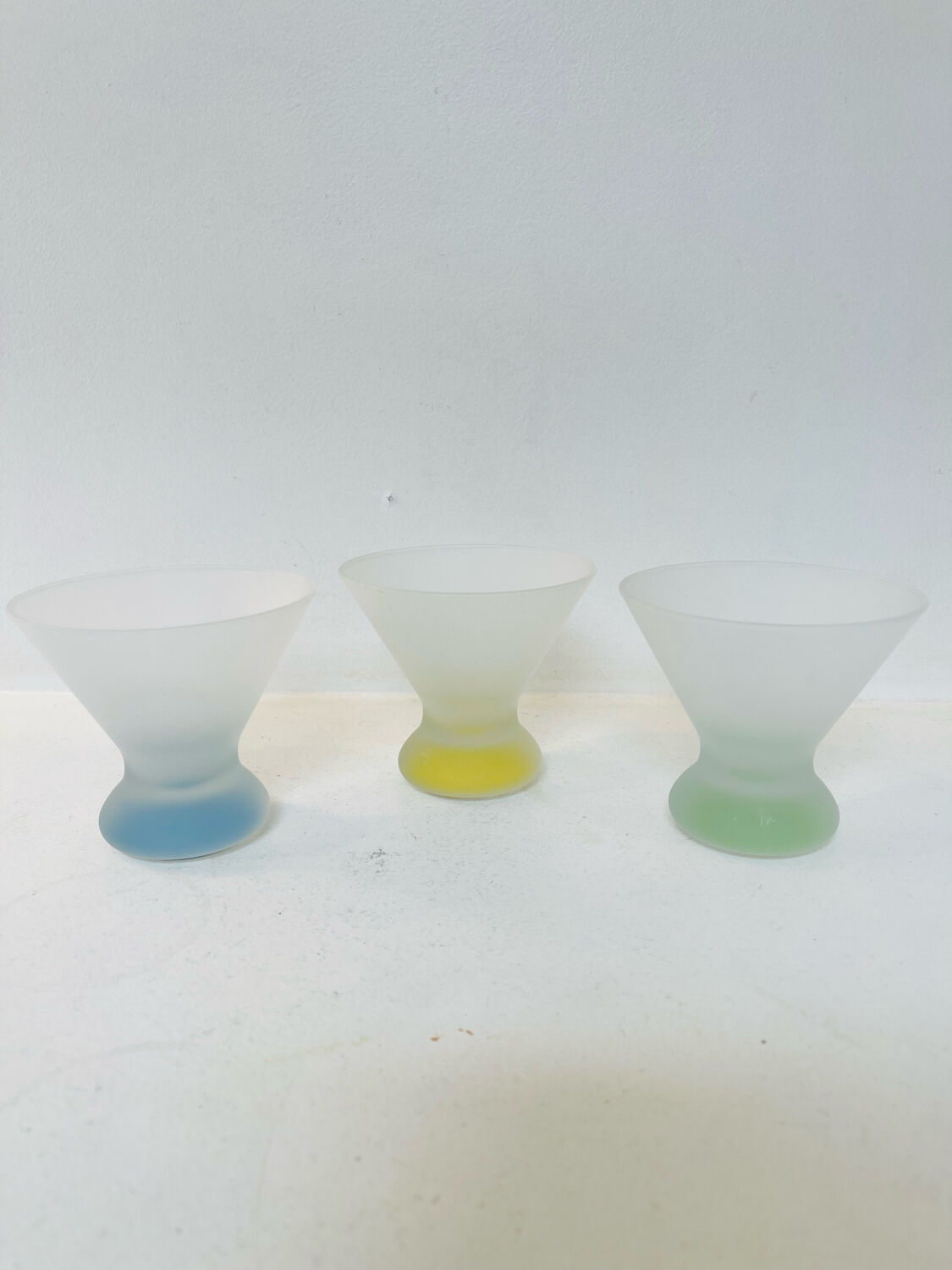 Set of 3 vintage frosted glass cups – 1990s