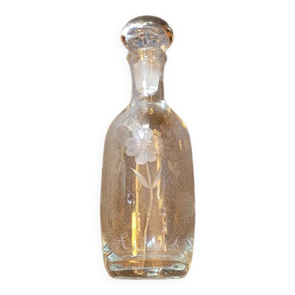 Carafe ancienne verre épais gravé