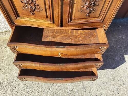 Rococo cabinet in walnut
