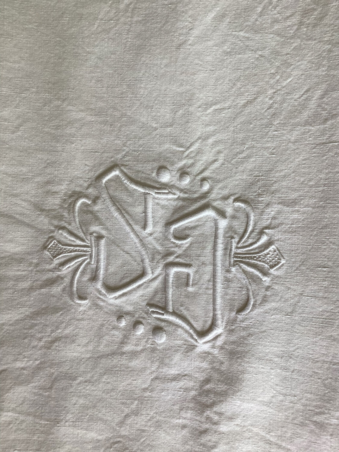 Old hand-embroidered cloth metis