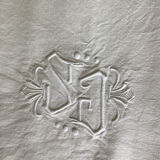 Drap brodé main metis