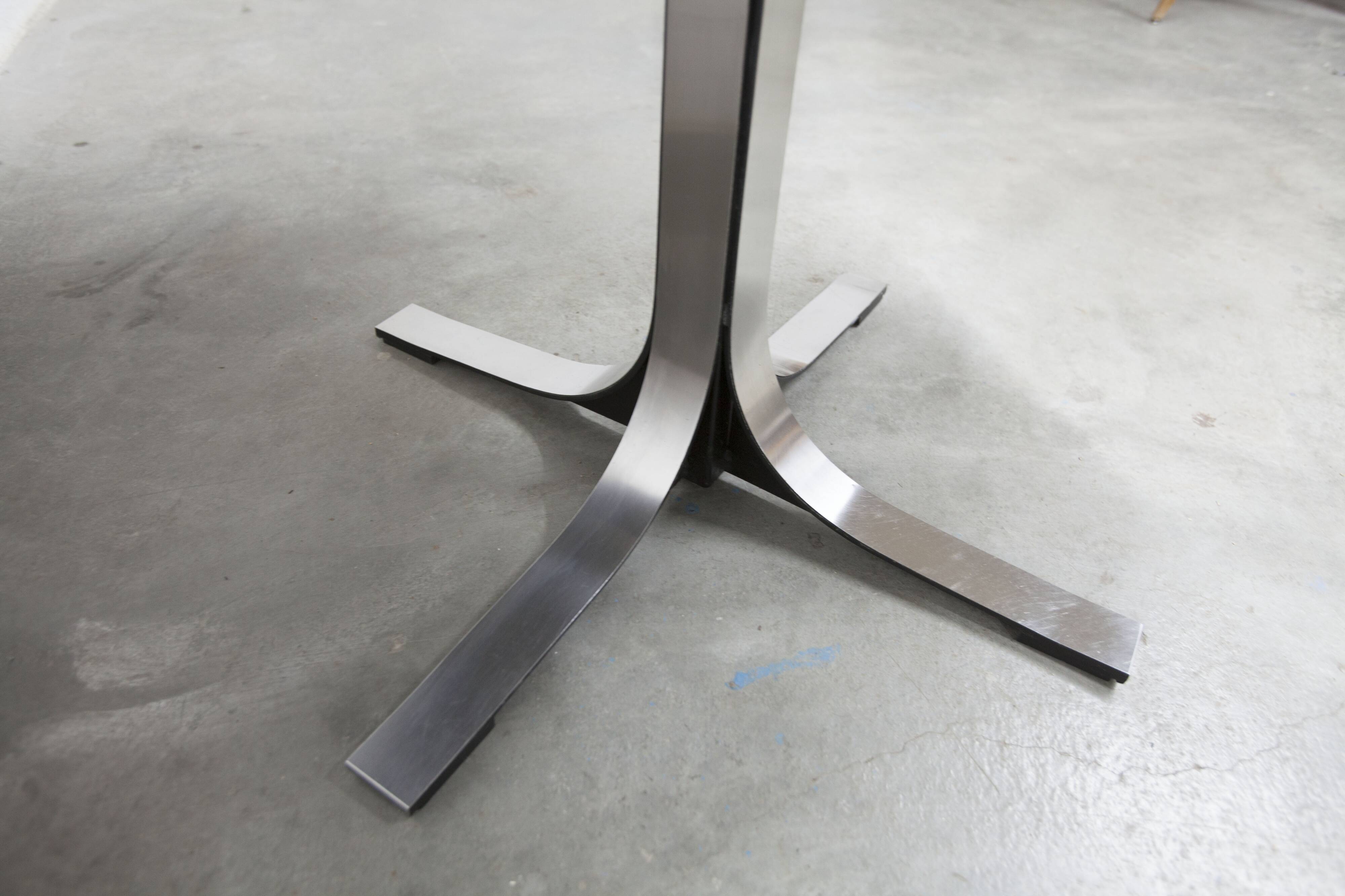 Round table rises and lowers Osvaldo Borsani black and chrome with extension